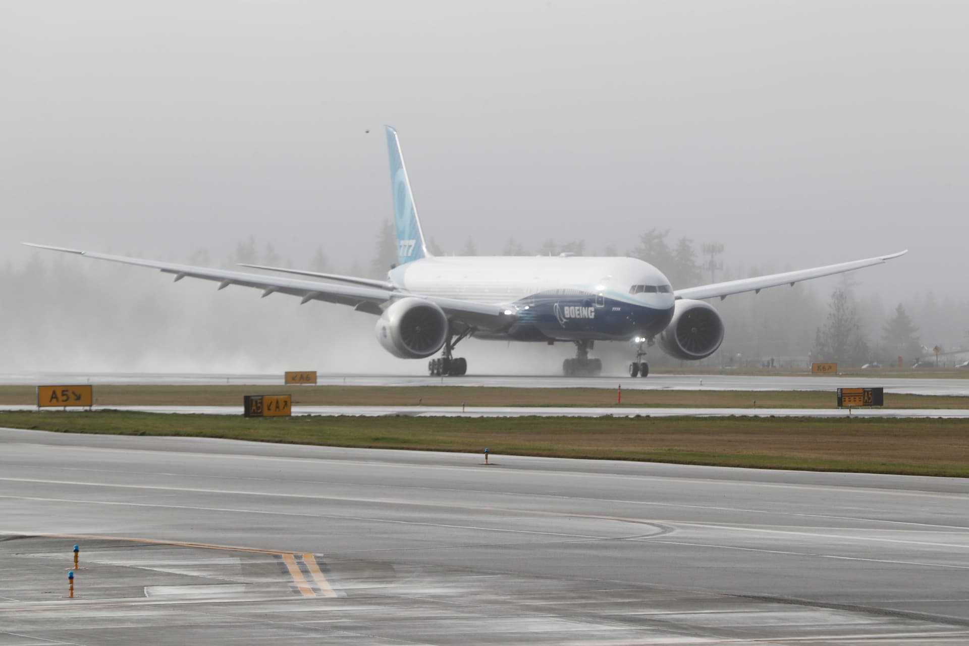 Boeingâs 777X Jetliner Successfully Completes Maiden Flight