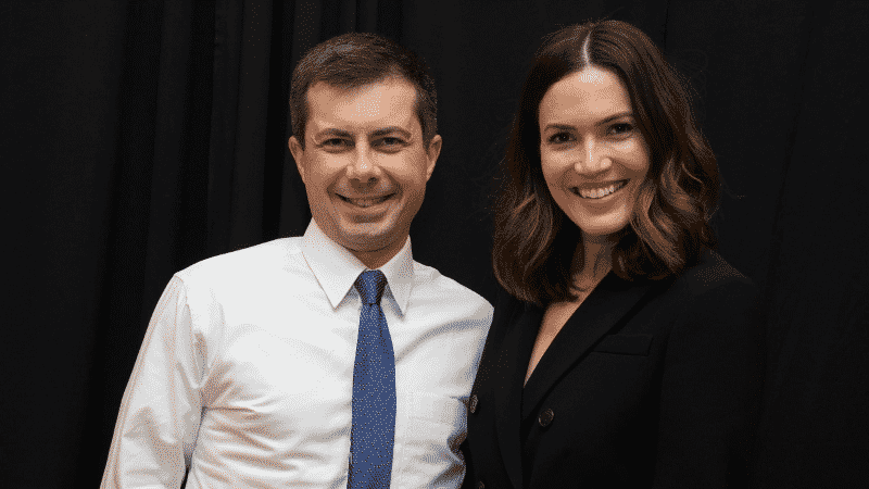 Mandy Moore Speaks at Campaign Stop for Pete Buttigieg: He Is âso Inspiringâ