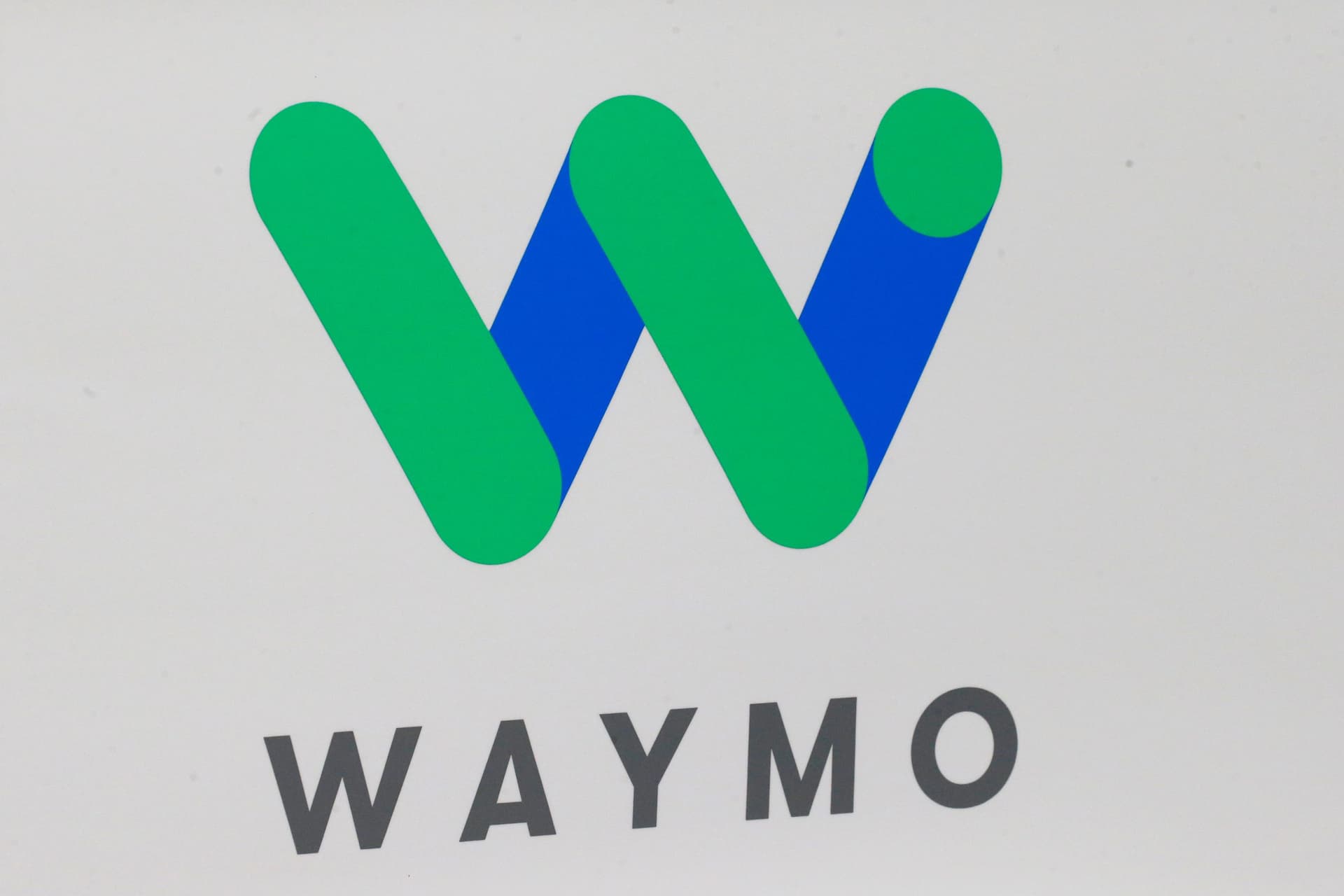 Waymo, Cruise, Argo Suspend Self-Driving Tests on Virus Fears