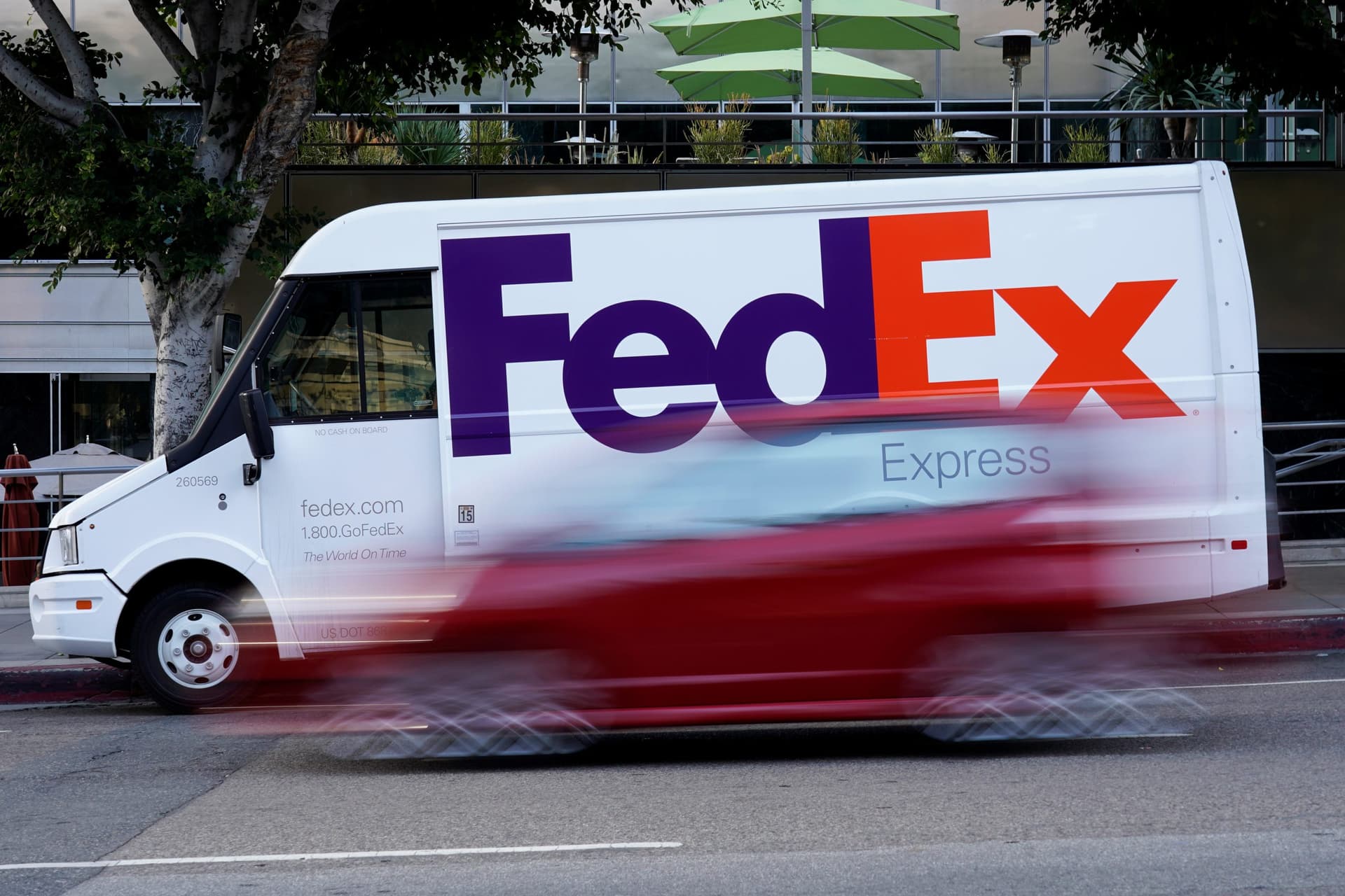 FedEx CEO Doubts His Company Will Ask for Aid From the Federal Government