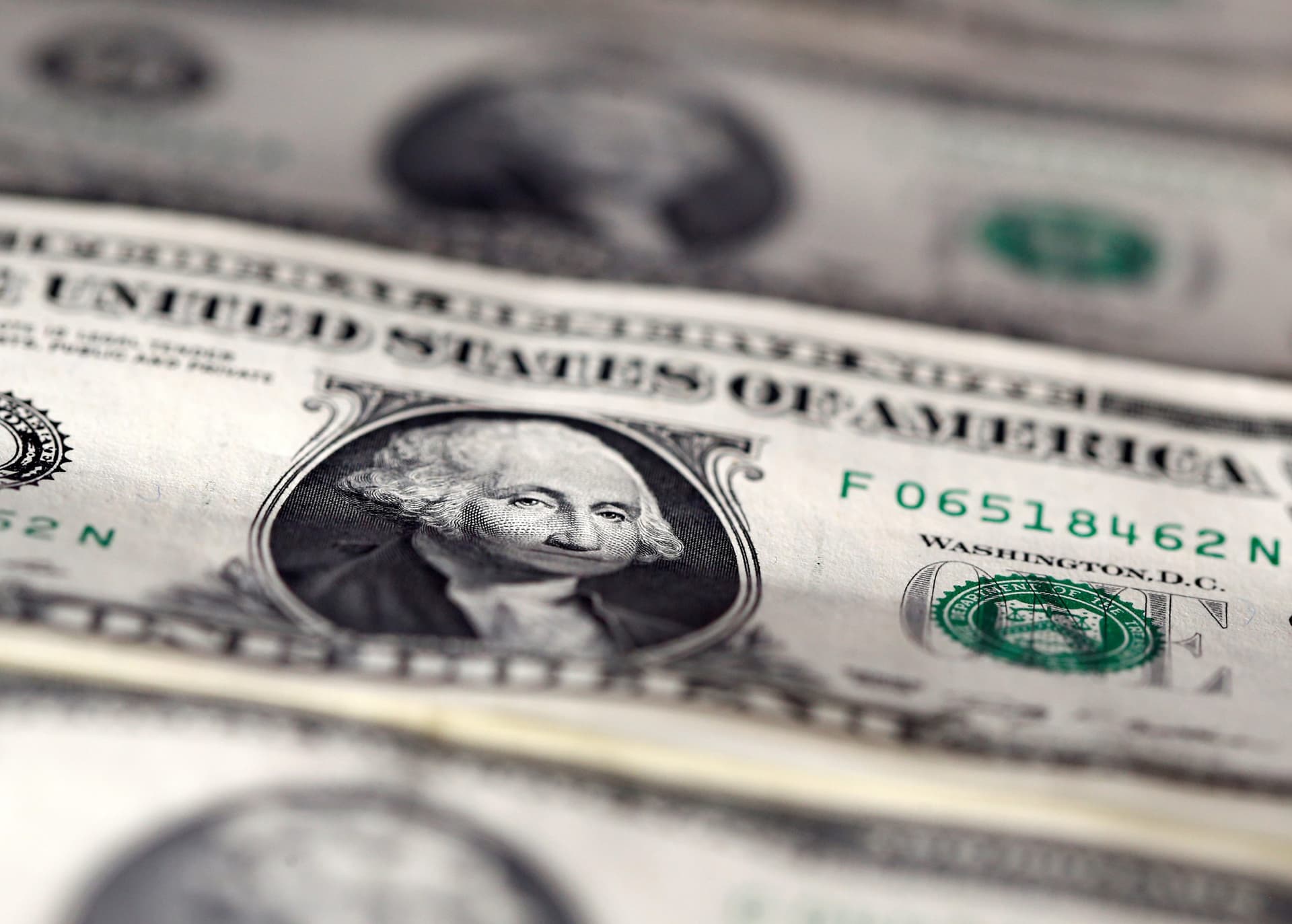 Dollar on Track for Biggest Weekly Fall in a Decade