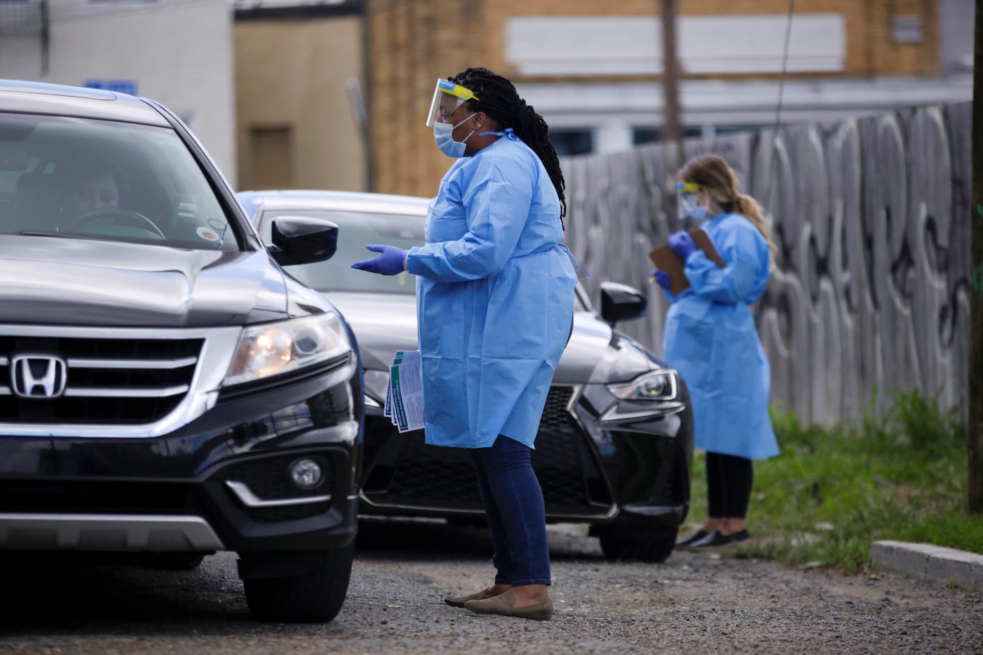 As U.S. Virus Cases Exceed 100,000, Doctors Decry Scarcity of Drugs and Equipment