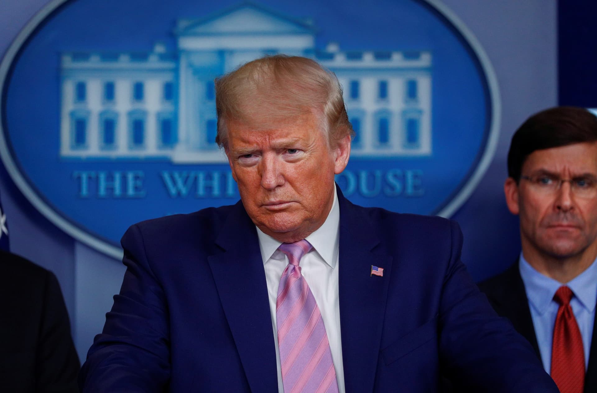 Trump Considers Canceling Domestic Flights to Coronavirus Hot Spots
