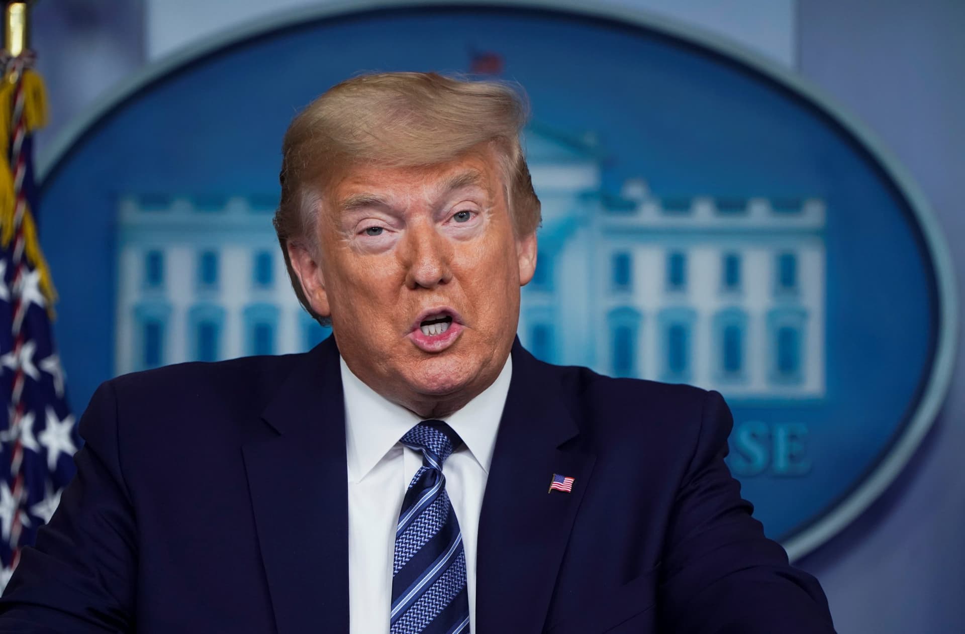 Trump Hopes Virus Leveling-Off in Hot Spots; Advisers Take Tempered View