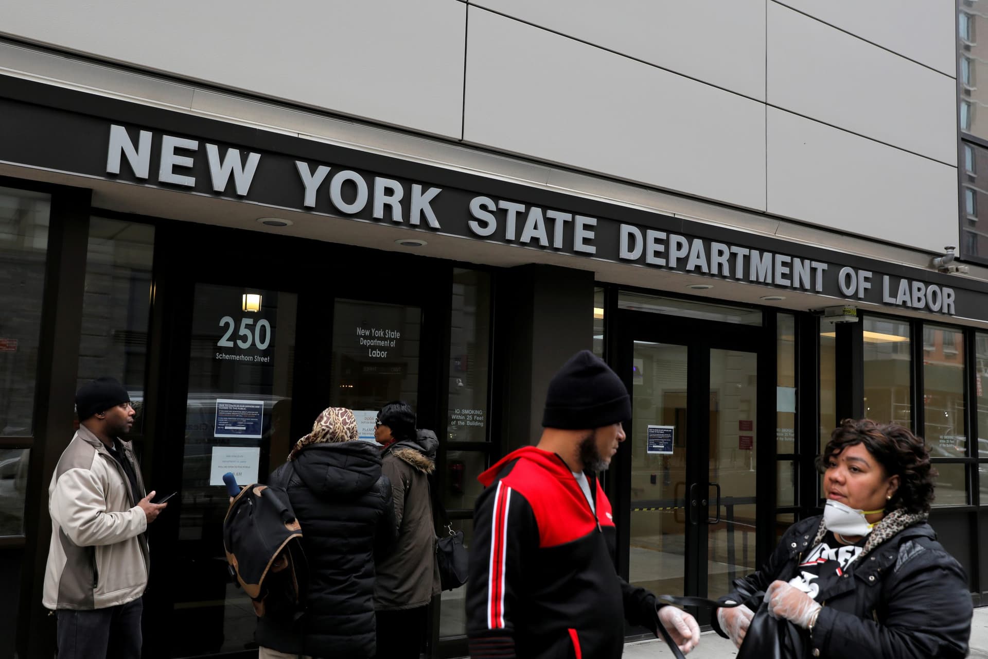 U.S. Jobless Claims Top 6 Million for Second Straight Week