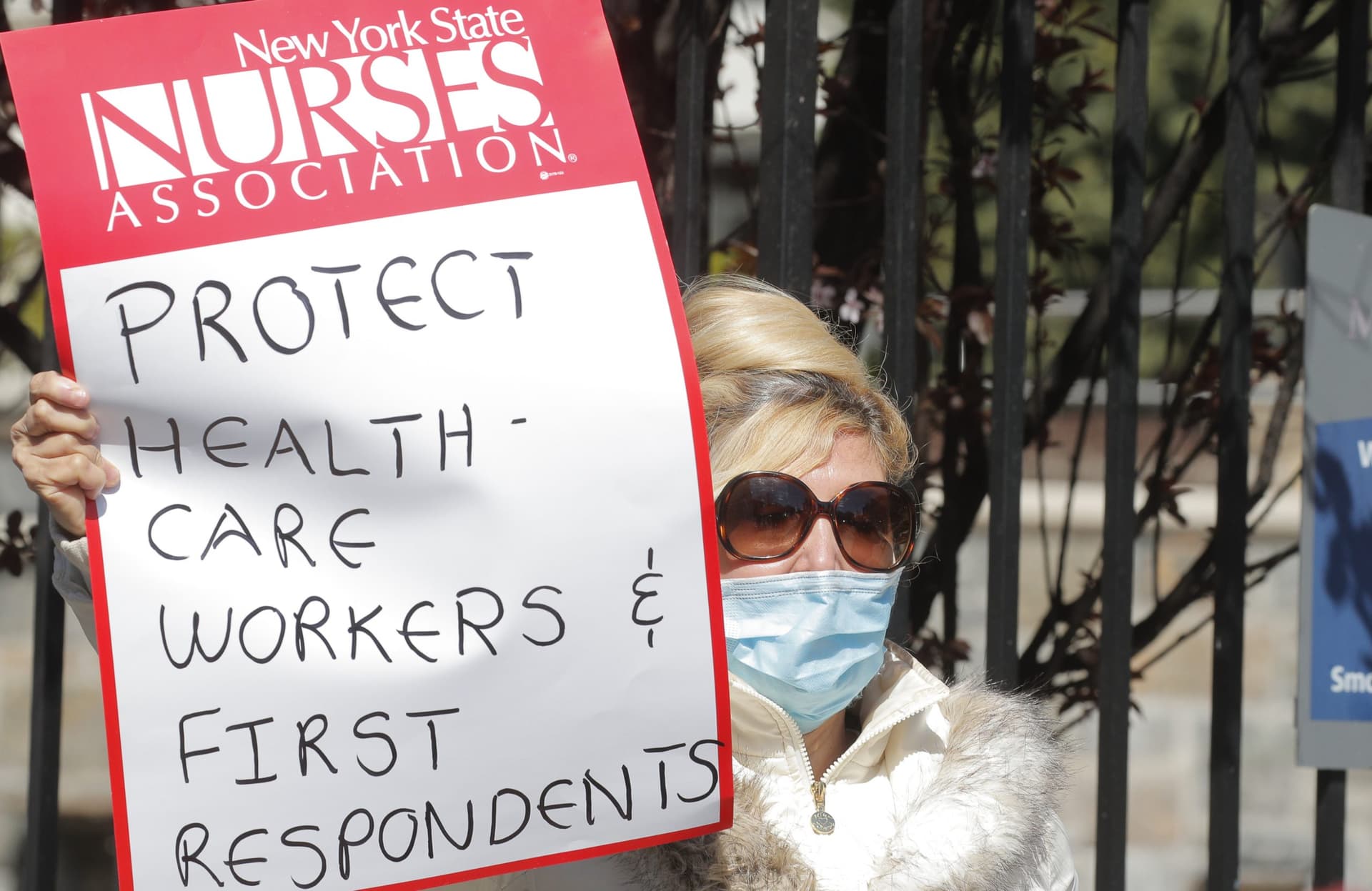 New York Nurses Sue State and Two Hospitals Over āInadequateā Virus Protection