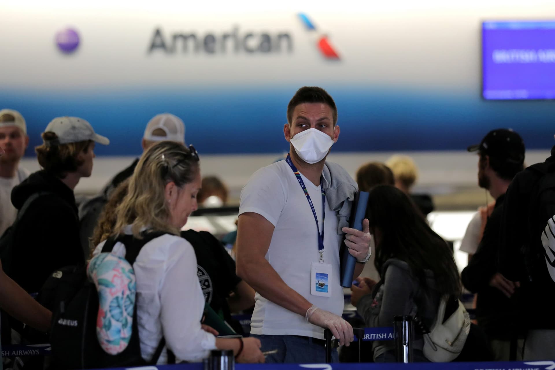 Exclusive: US Airlines Tell Crews Not to Force Passengers to Wear Masks
