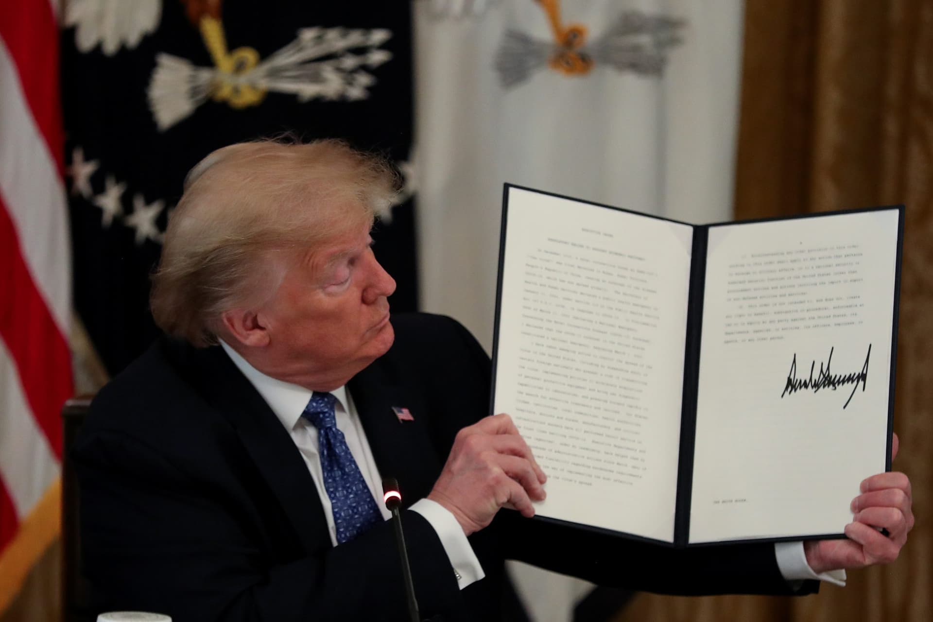 Trump Signs Order Directing Agencies to Cut Federal Regulations