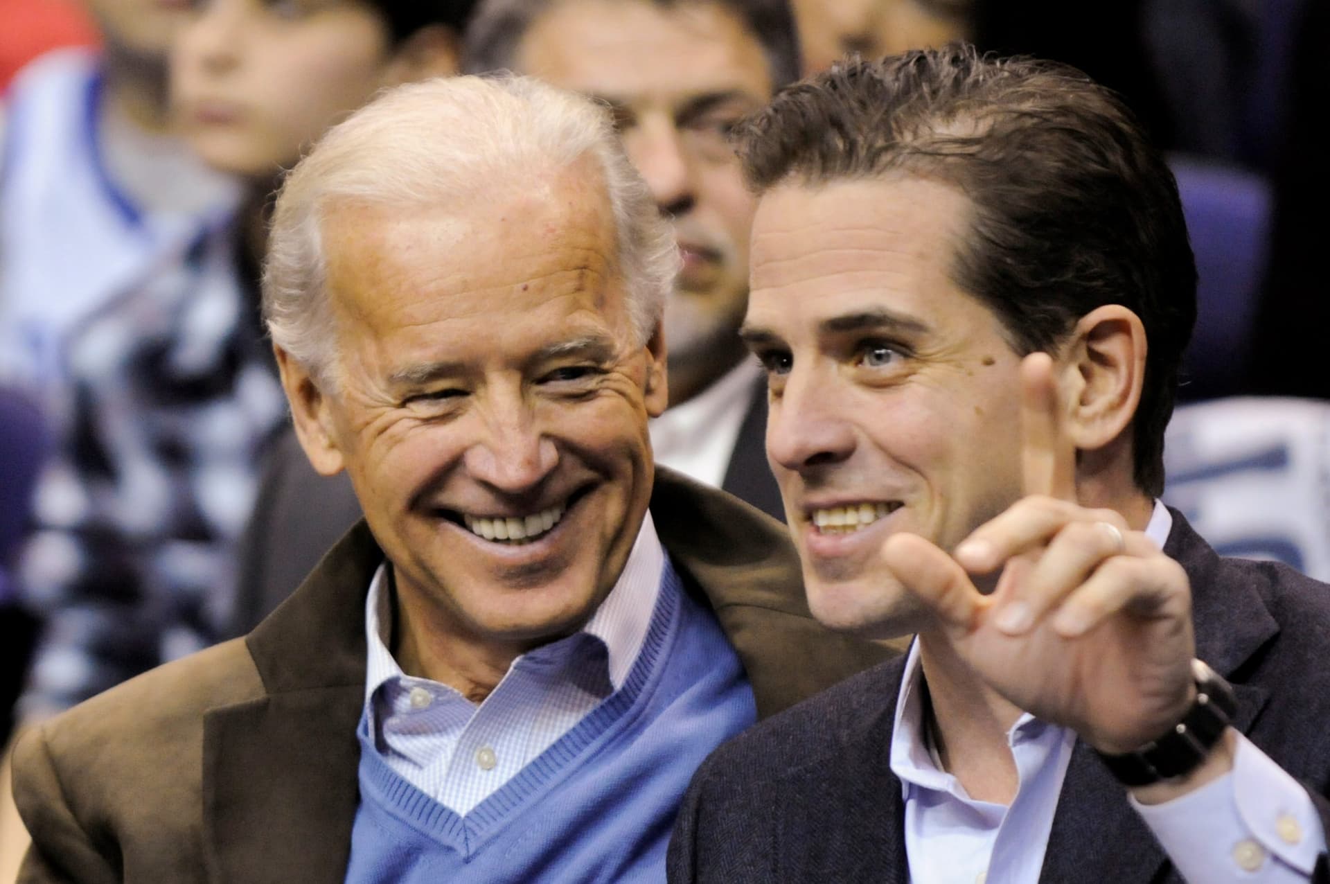 Former Obama Ethics Chief Calls Hunter Bidenâs Art Venture âAbsolutely Appallingâ