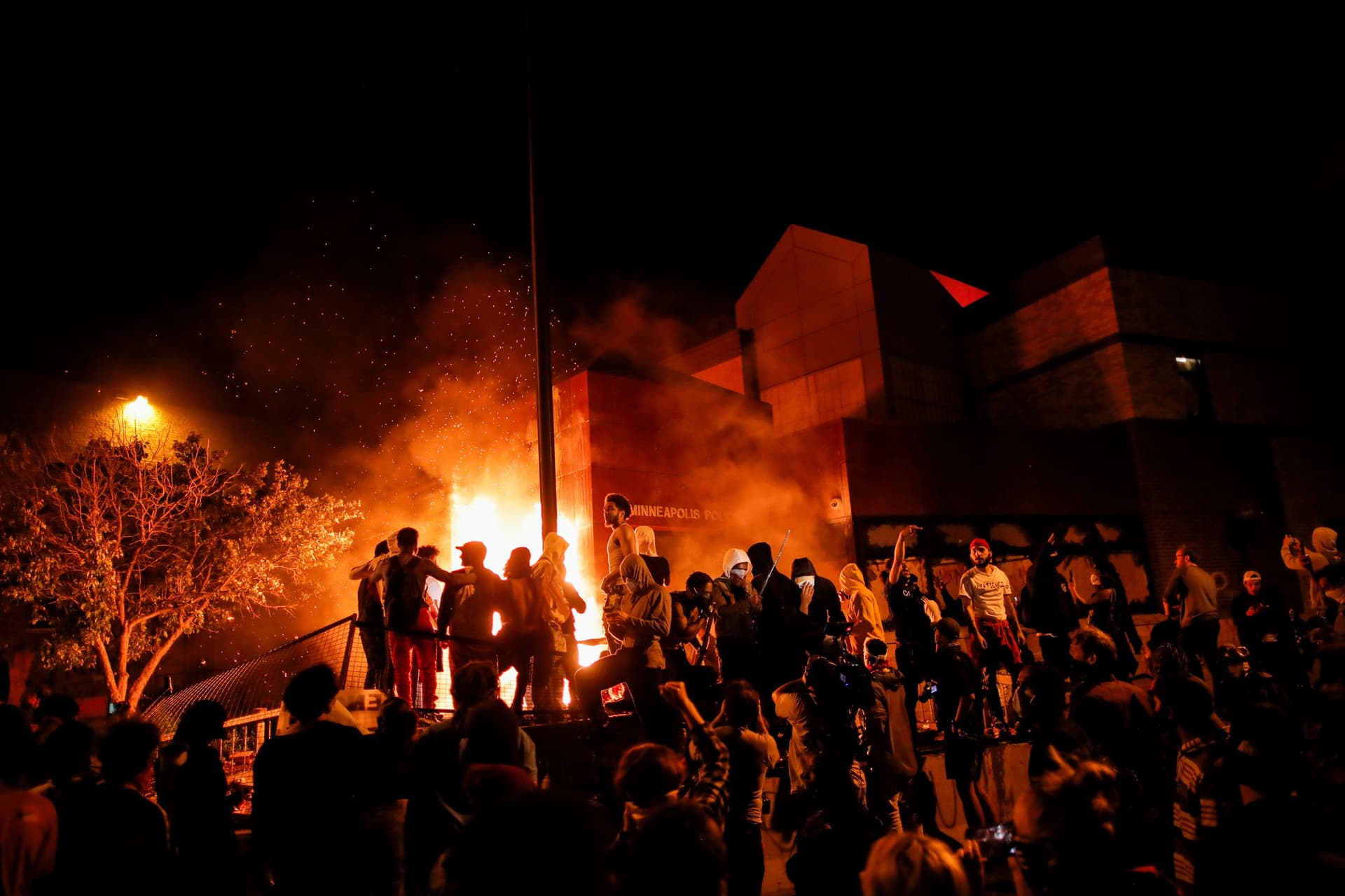 Commentary: Prominent BLM Activist Vows Cities Will Be āon Fireā If Chauvin Not Convicted in George Floyd Case