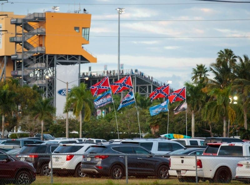 Walmart Strips Its Mississippi Stores of Stateās Flag Due to Confederate Emblem
