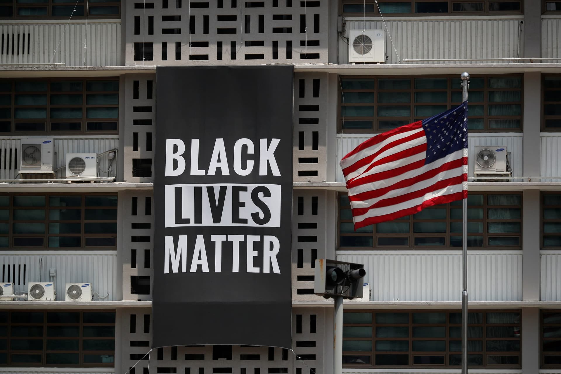 US Embassy in Seoul Displays Black Lives Matter Banner in Support of Anti-Racism Protests