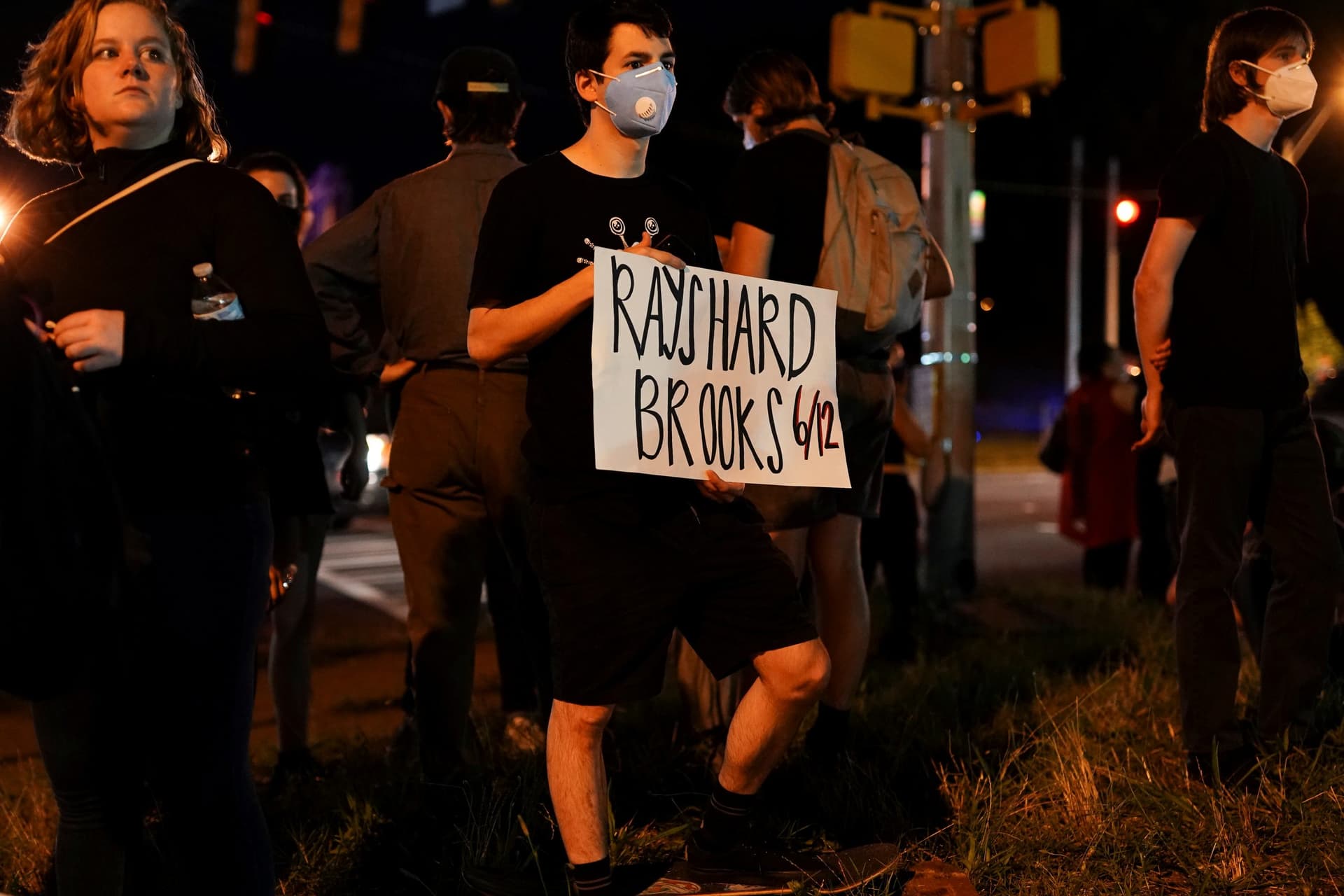 Atlanta Officer Says Not ‘State’s Witness’ in Rayshard Brooks Case, Contradicting Prosecutor