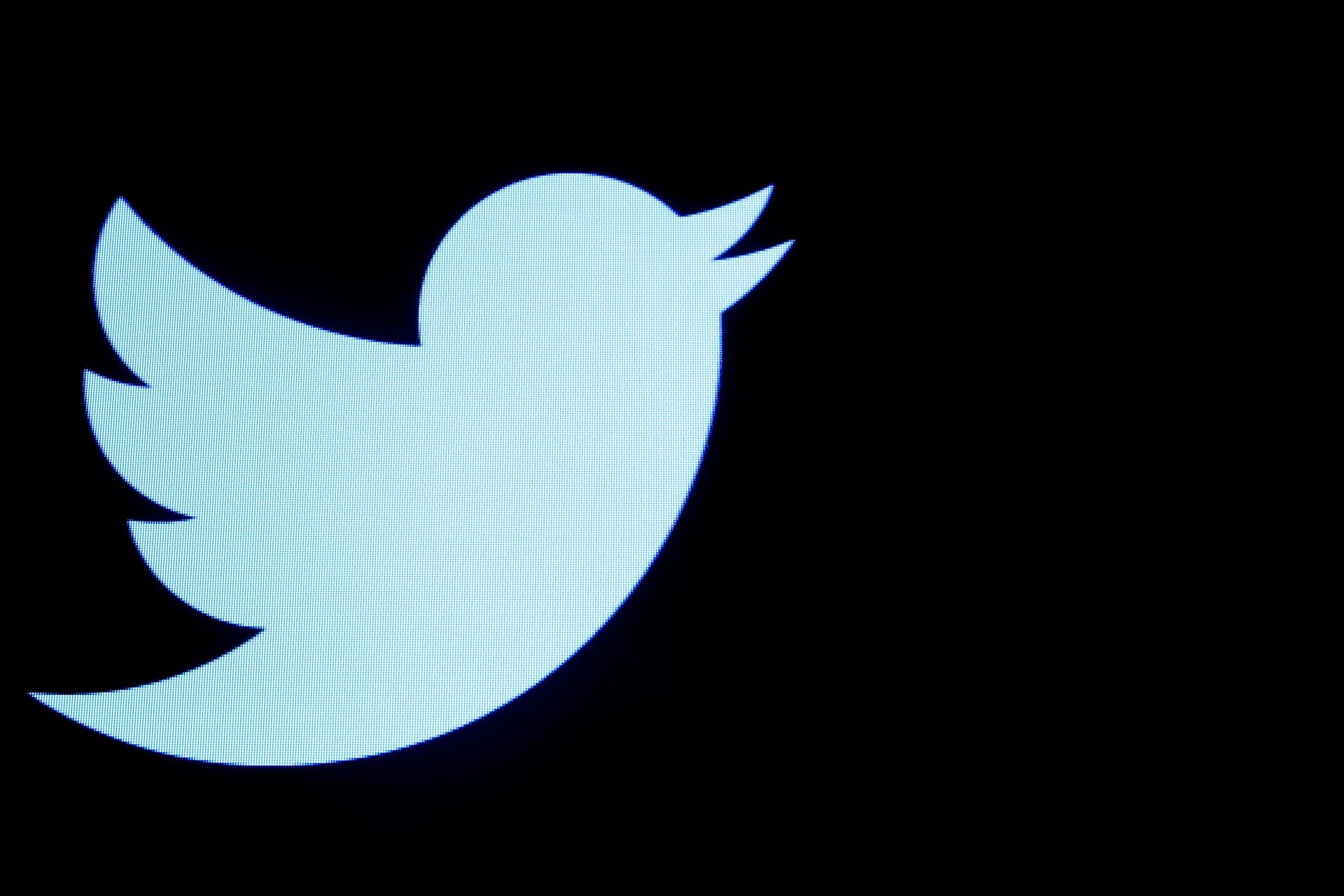 Twitter Takes Down WH Coronavirus Adviser’s Tweet Claiming That Masks Do Not Work