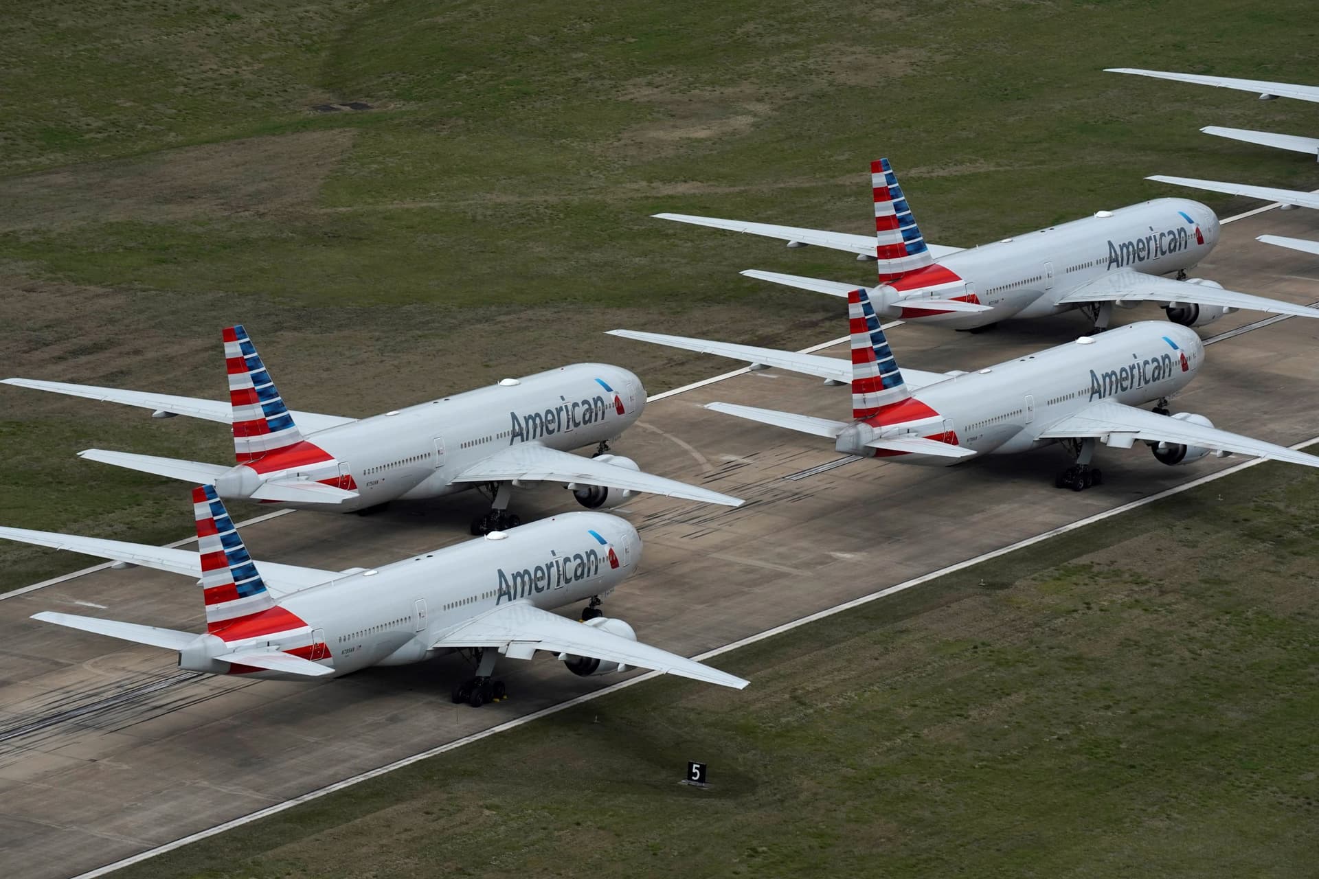 American Airlines to Resume With Full Capacity Flights Despite Surge in COVID-19 Cases