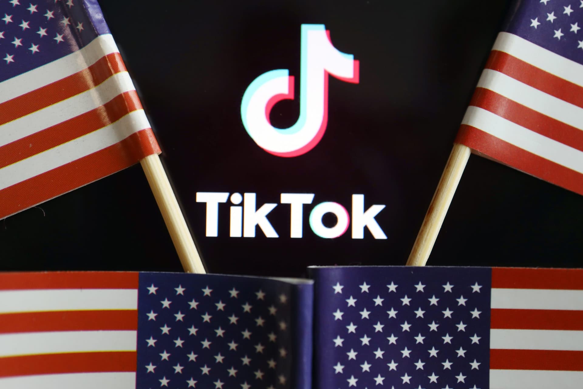Tiktok Expected to Operate as a US Company, White House Adviser Says