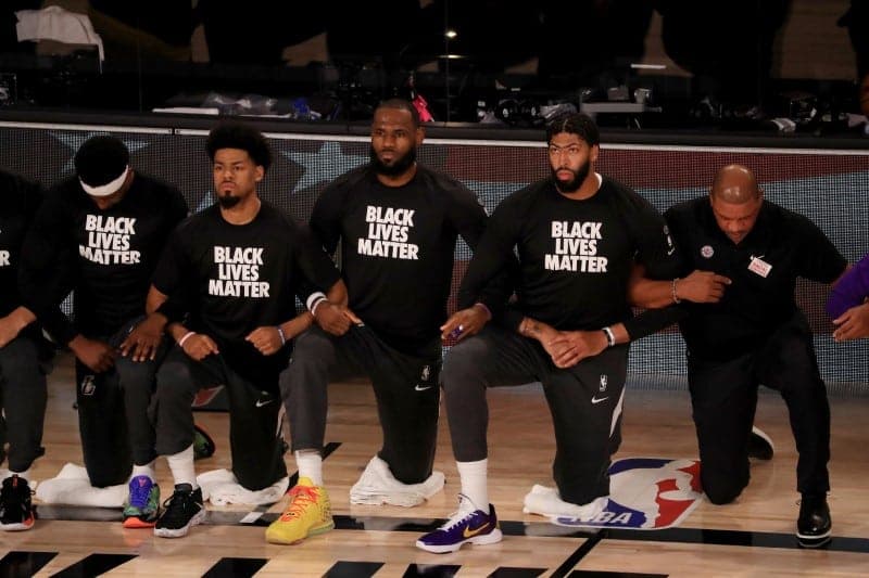 Op-Ed: Itxu DĆaz: Kneel for No One