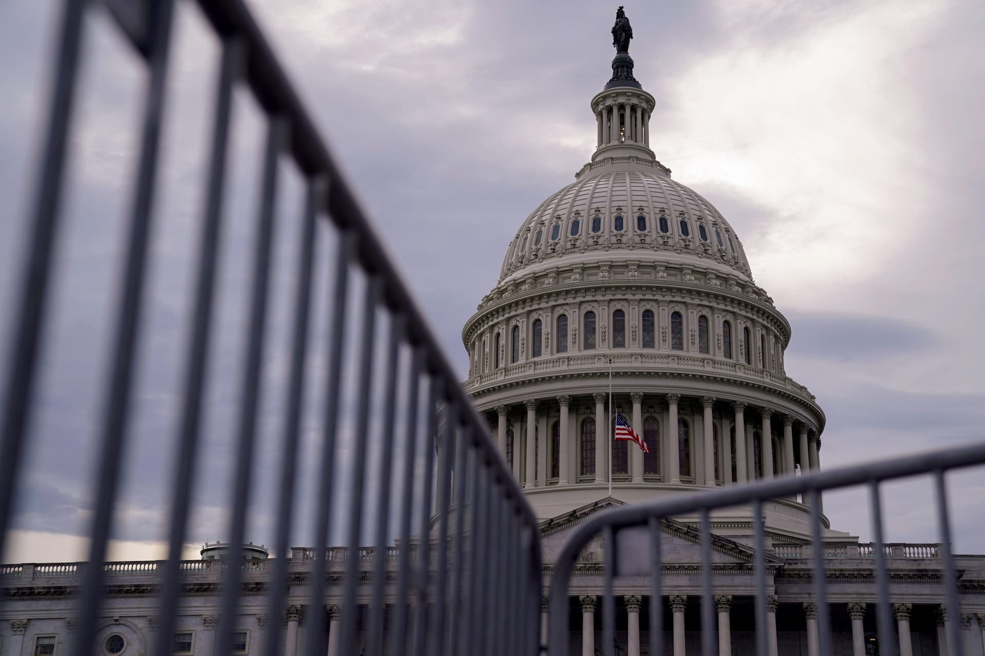 White House, US Congress Democrats to Continue Effort on Coronavirus Aid