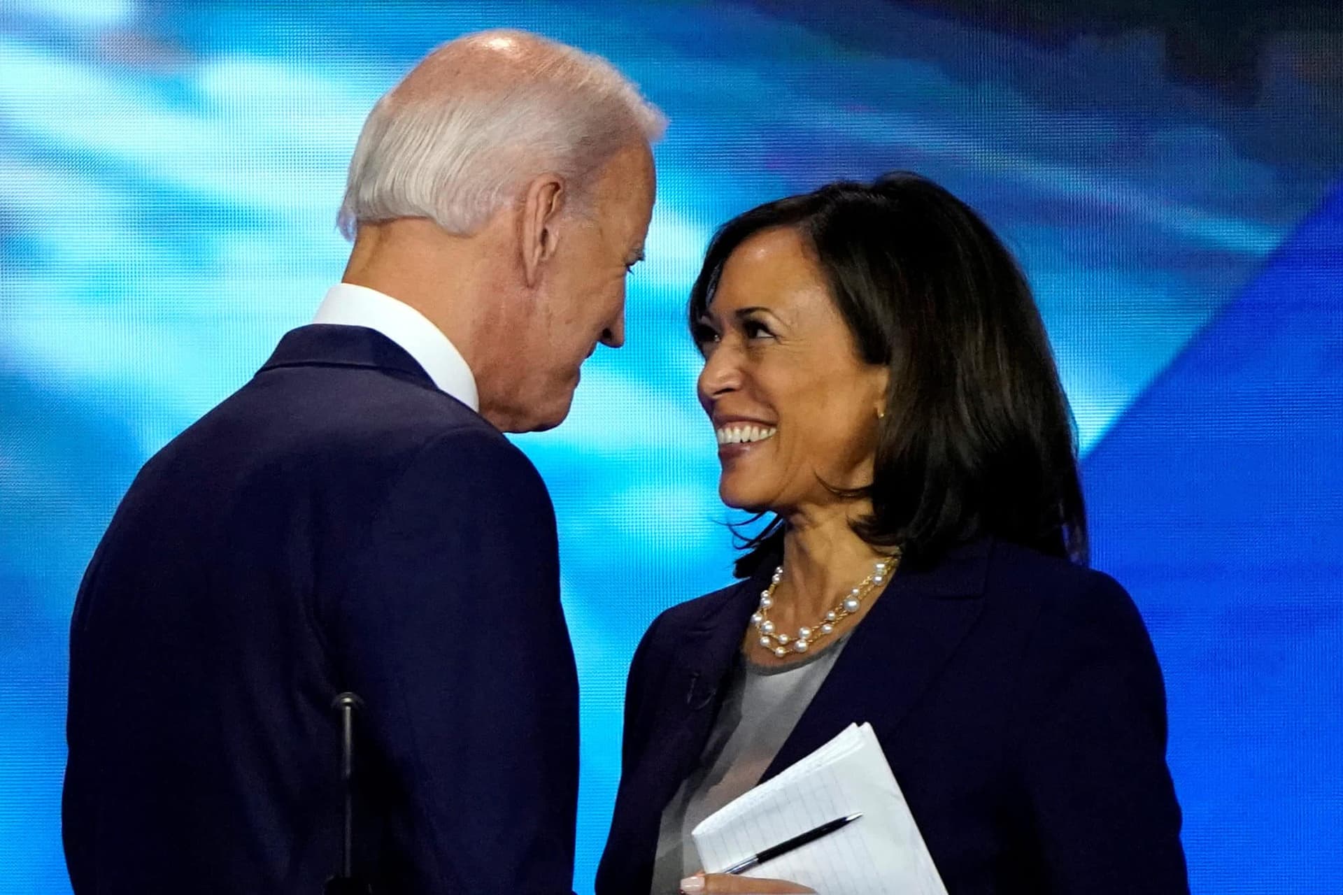 Biden Expands Campaign Reach With Virtual Yard Signs in âAnimal Crossingâ