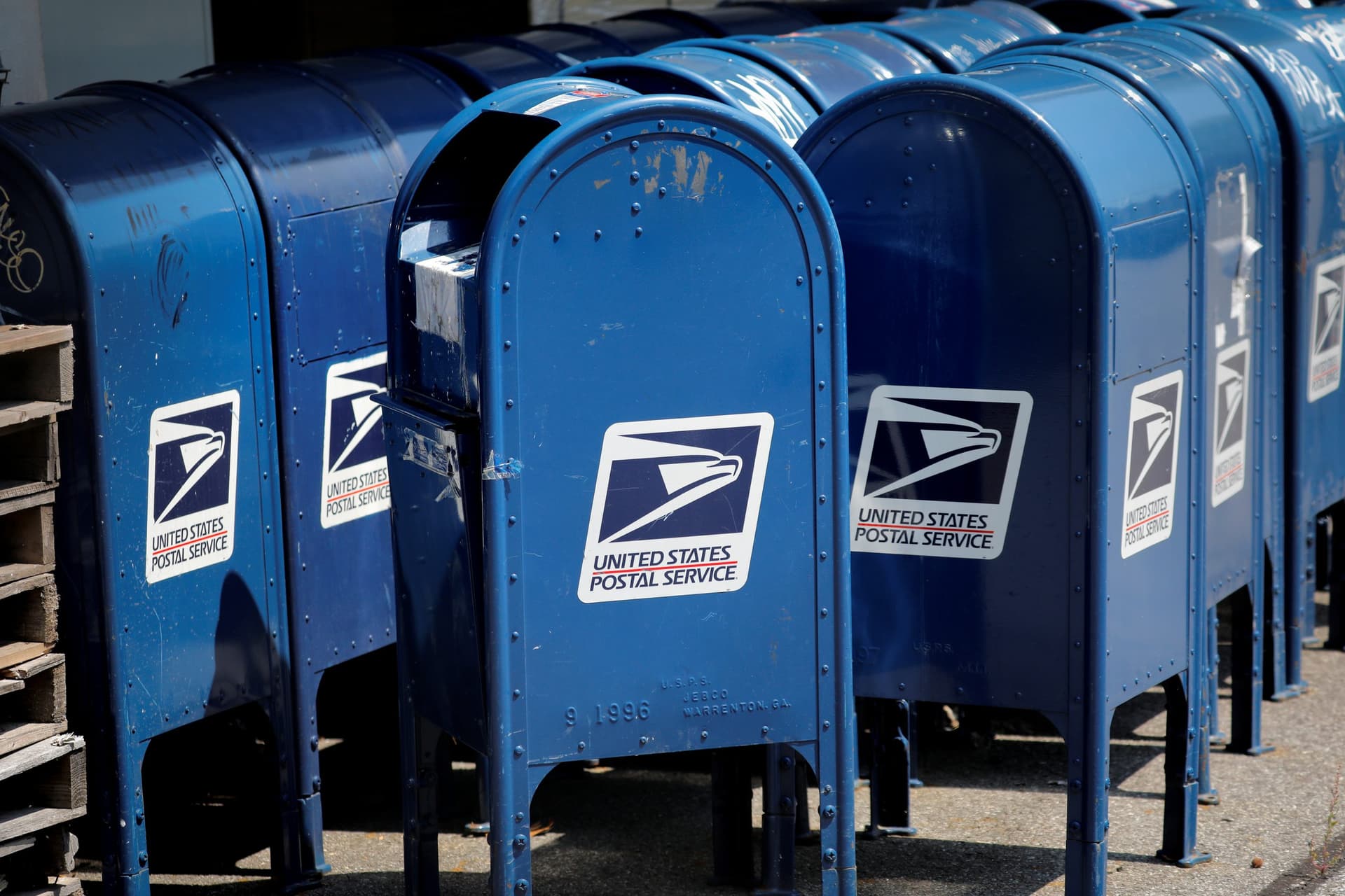 More Than Dozen US States Expected To Sue Trump Administration Over Postal Cuts