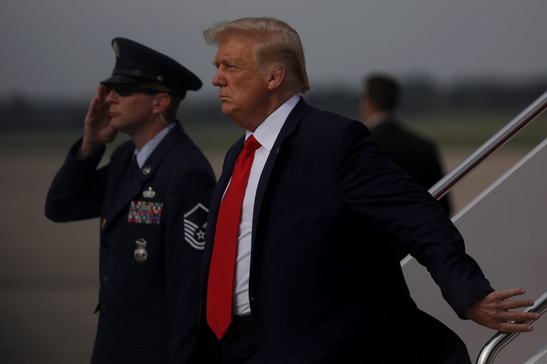 Donald Trumpās Niece Says He Will Try To āDelegitimize the New Administrationā