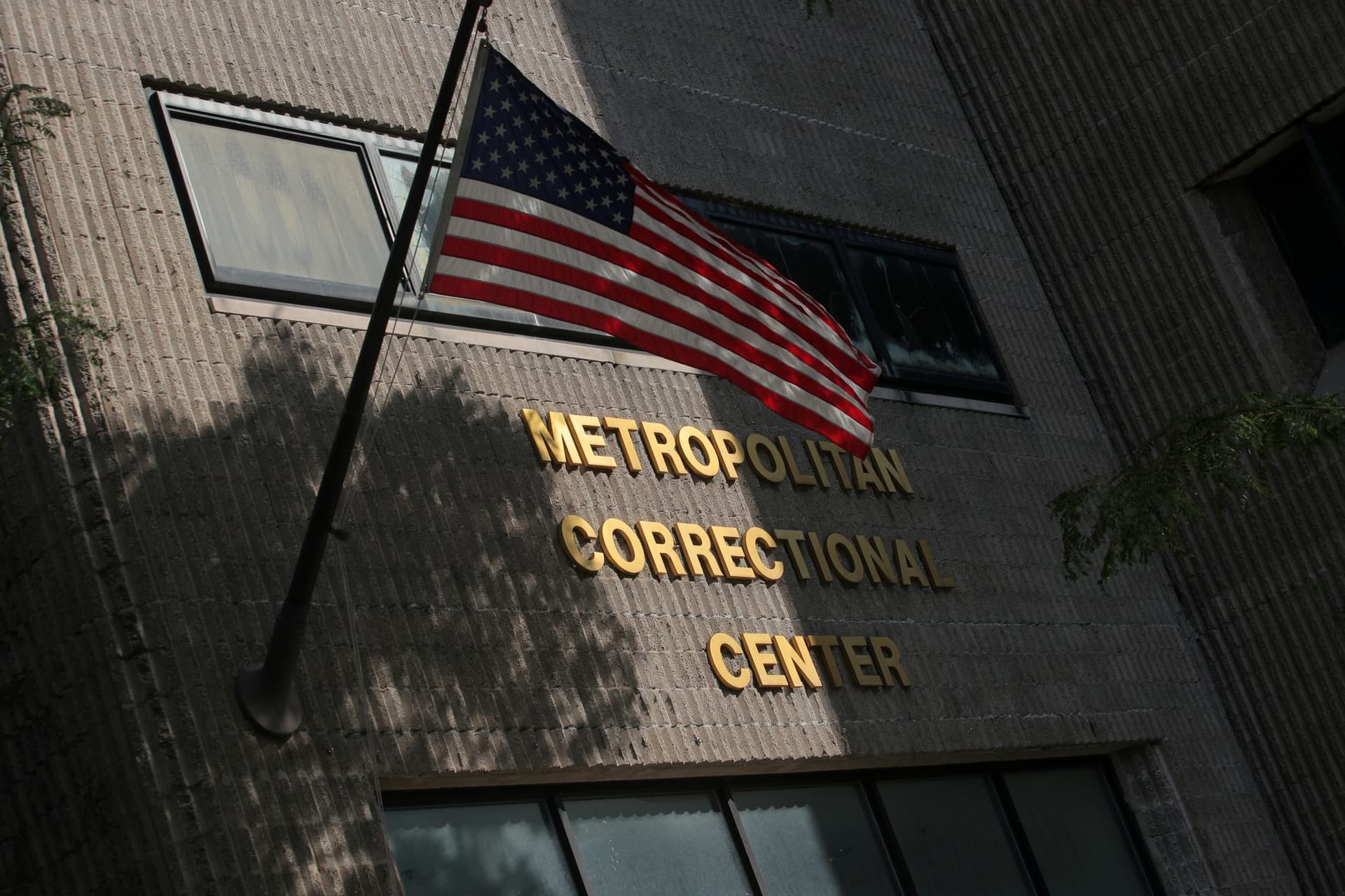Judge Delays Trial of Jeffrey Epsteinās Ex-Jail Guards Charged With Falsifying Records