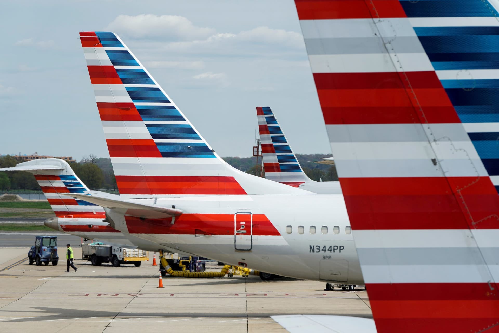 White House Urges Congress To Pass Separate Aid Bill for Airlines