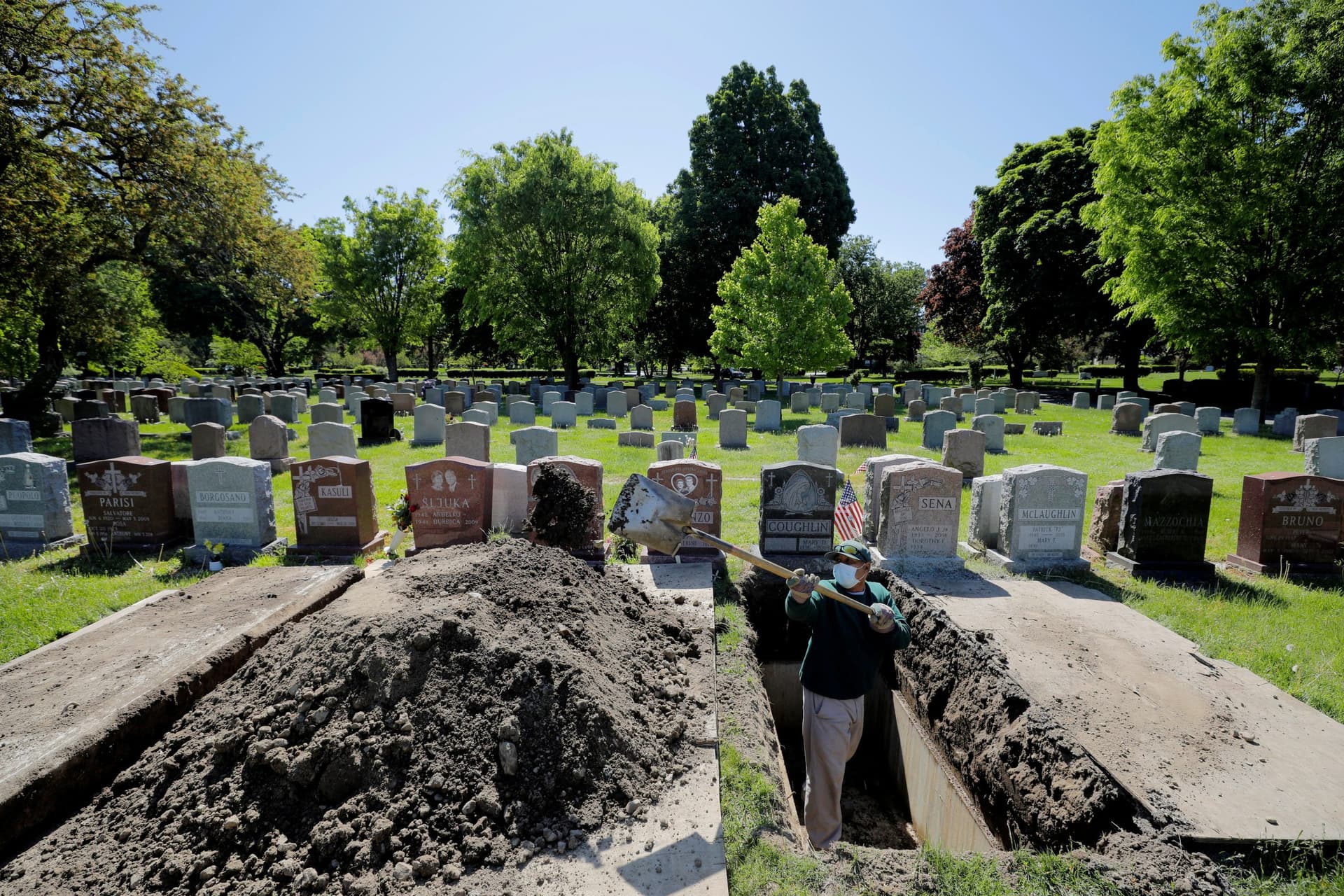 One Million COVID-19 Deaths āa Very Sad Milestoneā, but Virus Suppressible: WHO