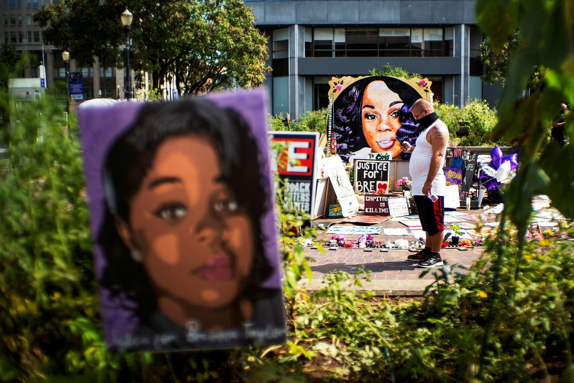 Kentucky AG Says He Did Not Recommend Charges Against Two Breonna Taylor Officers