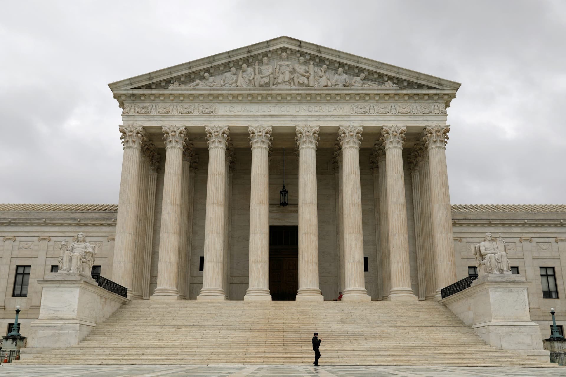 Poll Finds Majority of Americans Oppose Supreme Court Decision on Texas Abortion Law