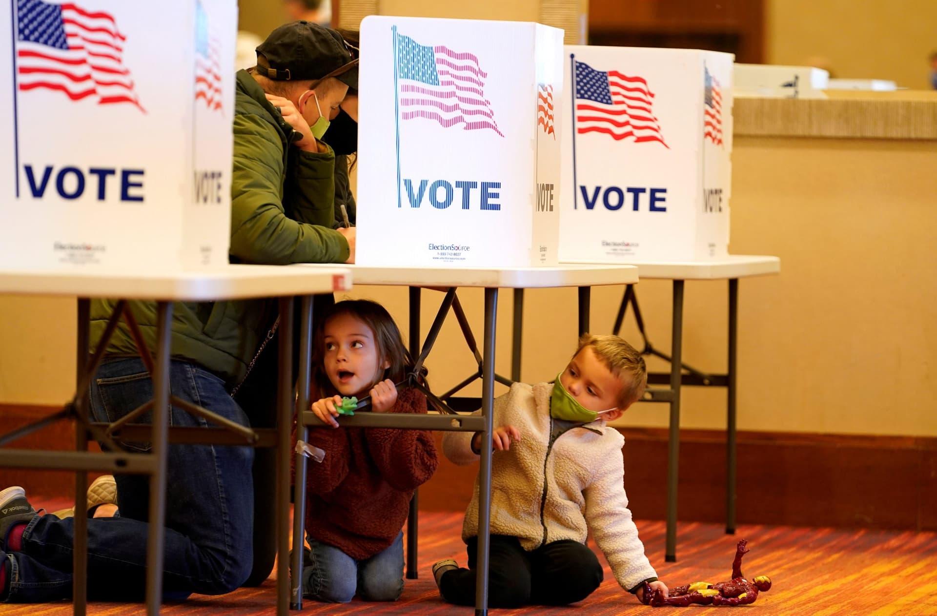 US Election Day Unfolds Smoothly, So Far Defying Fears of Disruption