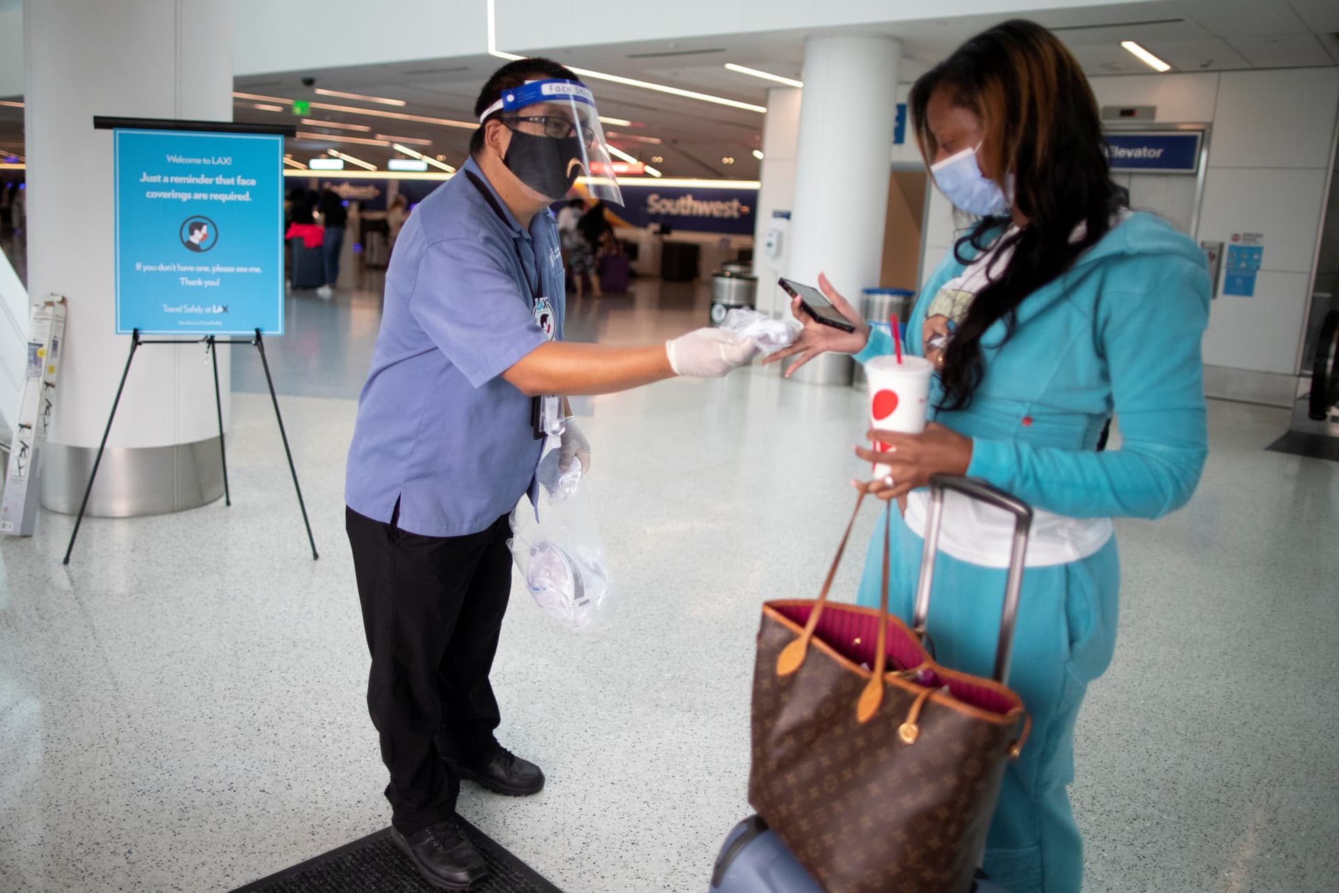 US Airports Screen Millions of Travelers Ahead of Thanksgiving