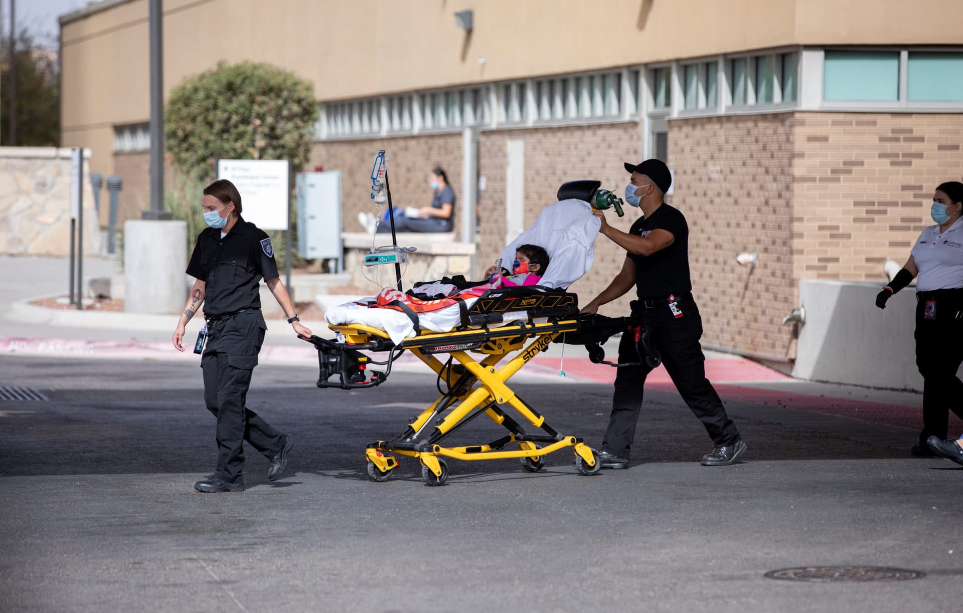 With US Hospitals Overrun, Surgeon General Urges Americans To āHold onā