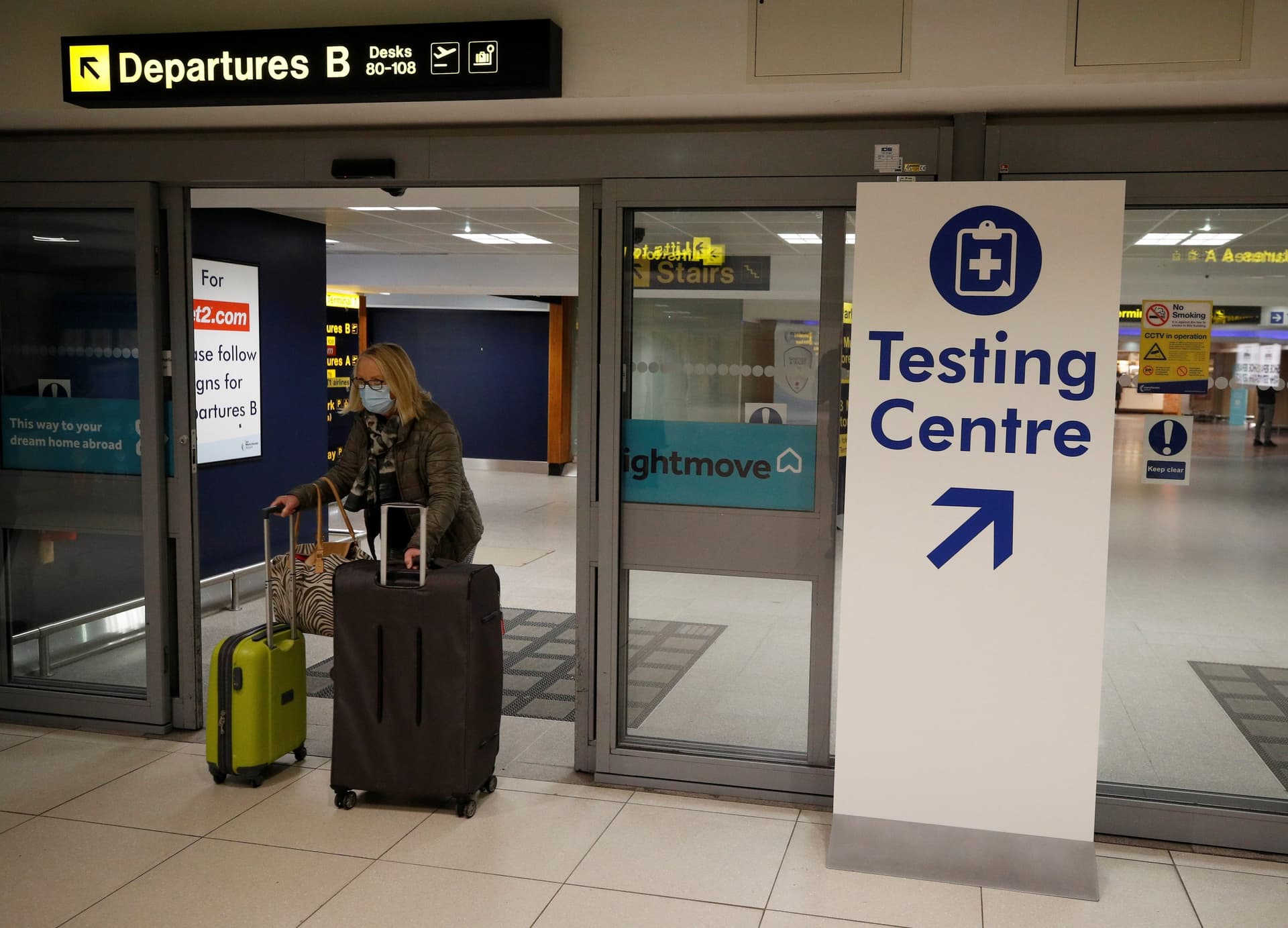 WHO Looks at Possible âE-Vaccination Certificatesâ for Travel