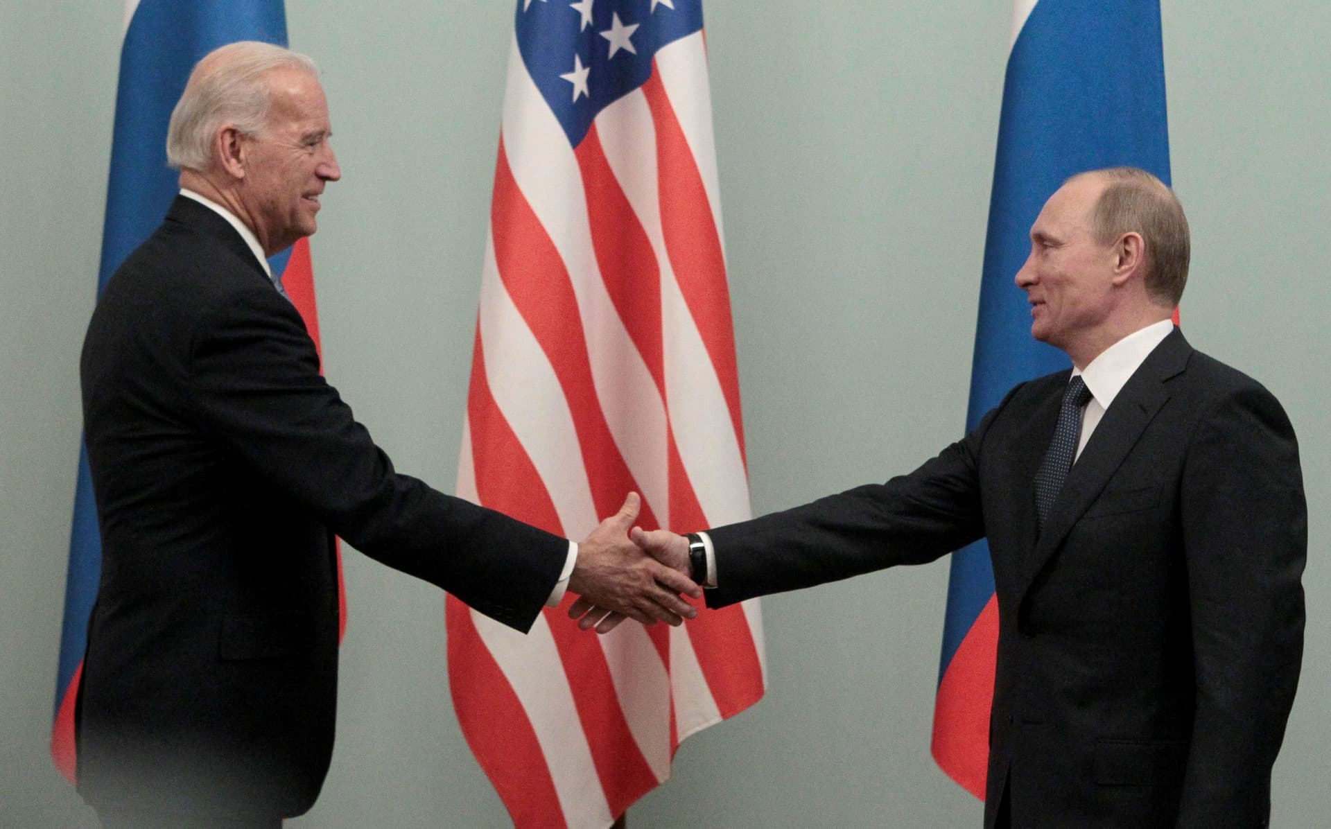 Biden To Meet With Putin Next Month To Discuss āPressing Issuesā