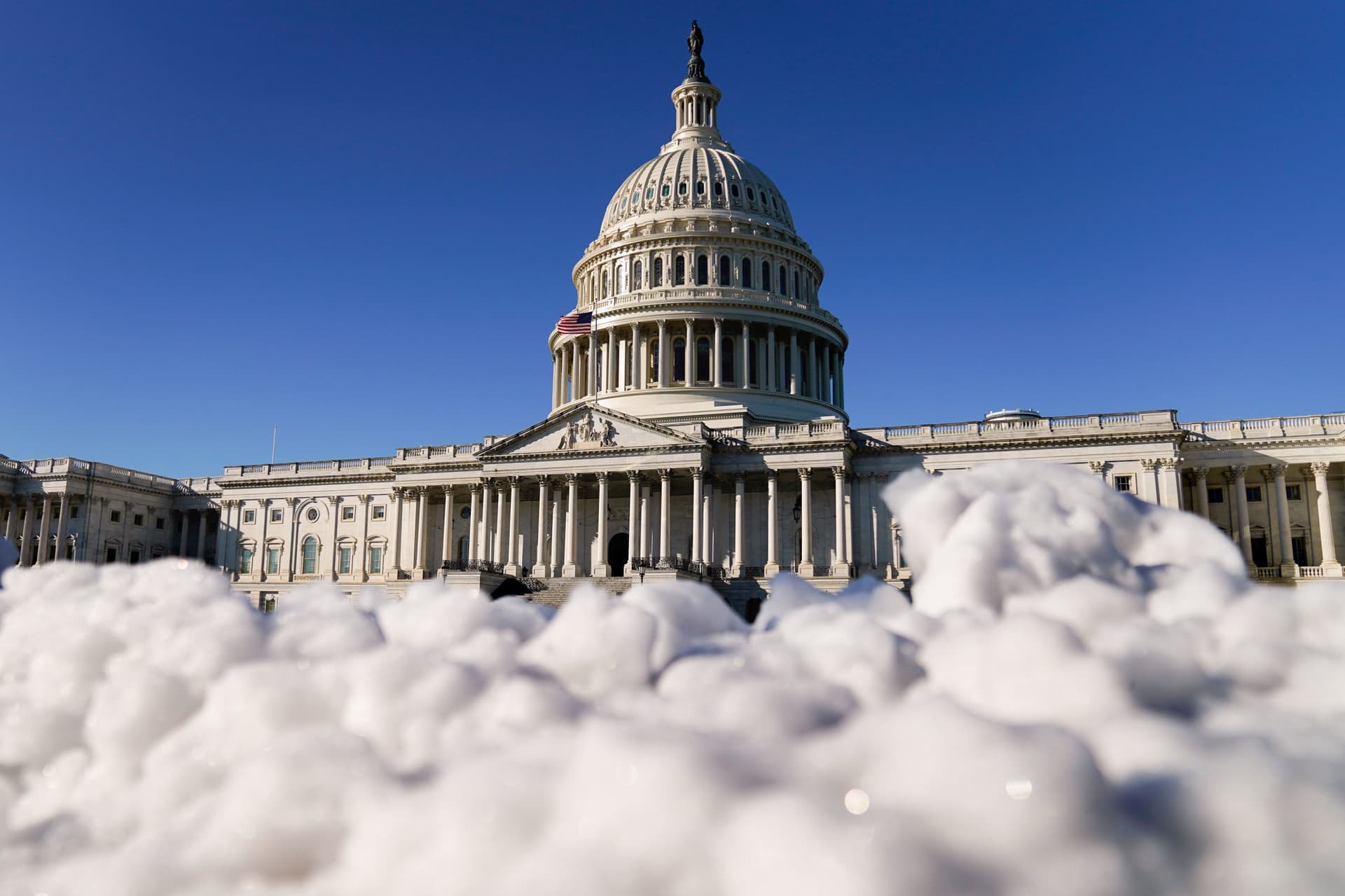 US House Begins Debate on $900 Billion Coronavirus Package as Funding Deadline Looms