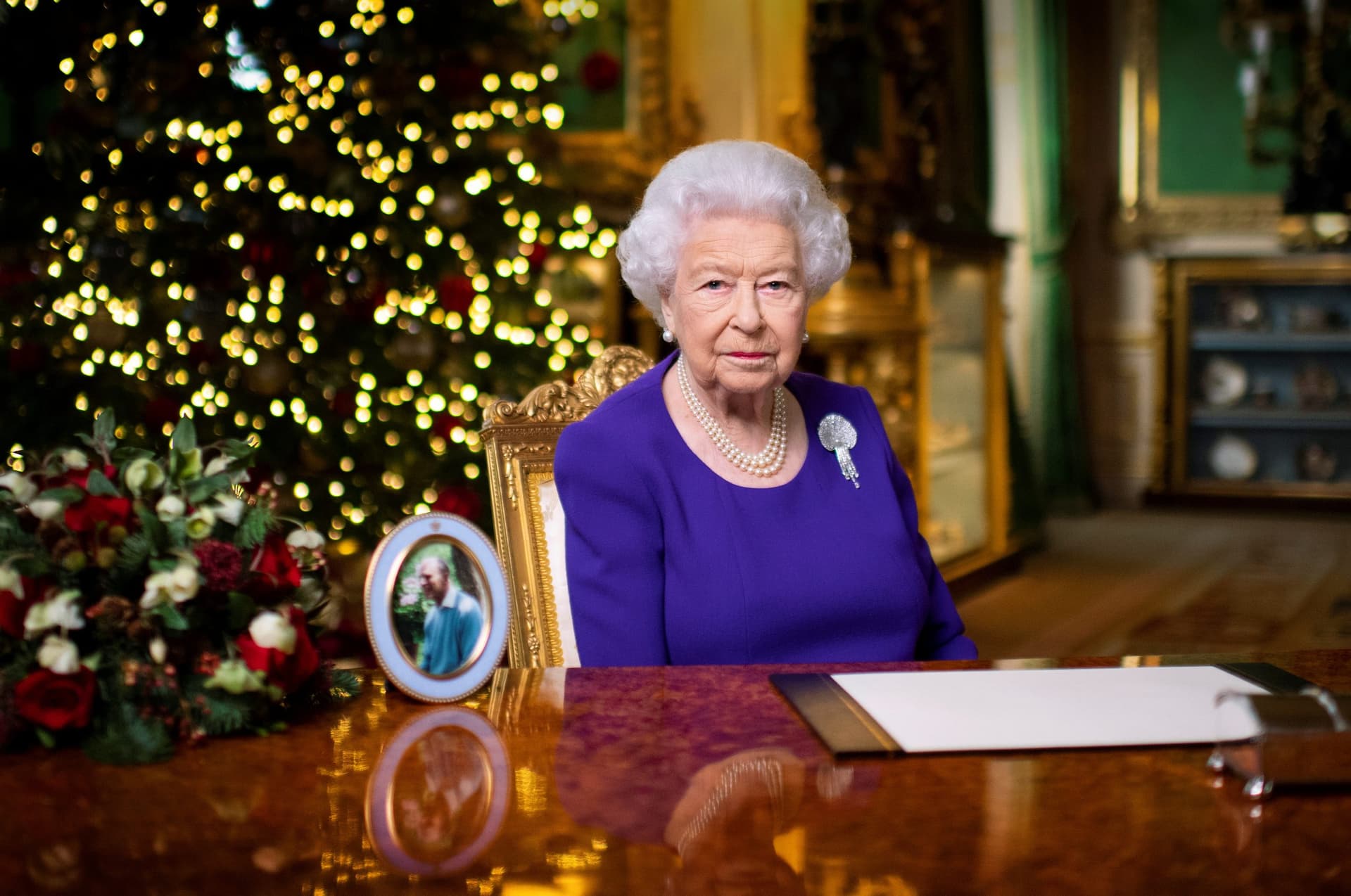 Many Just Want a Hug for Christmas This Year, Queen Elizabeth Says