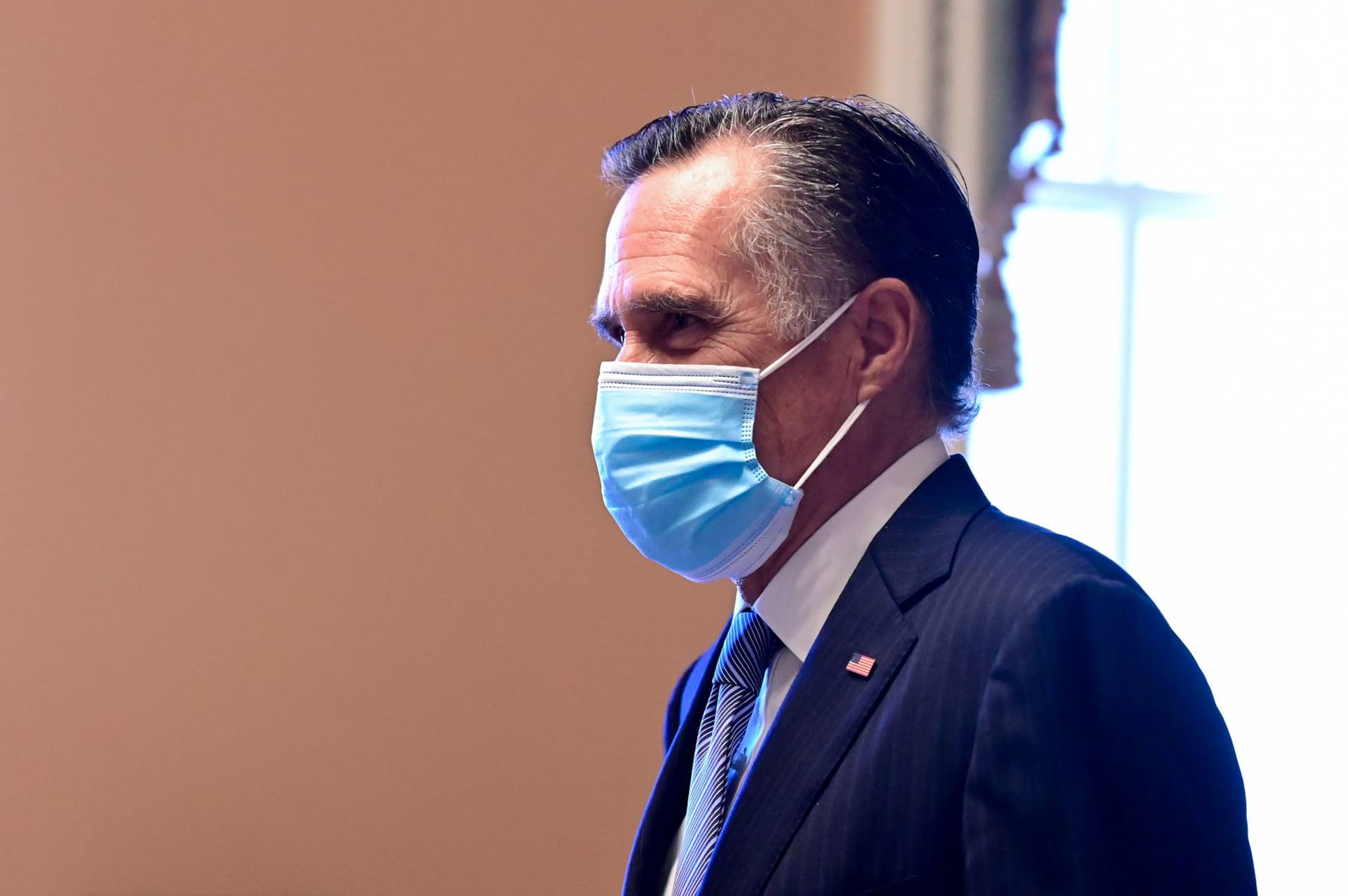 Romney Urges Sweeping Vaccine Plan as US Surpasses 20 Million COVID-19 Cases