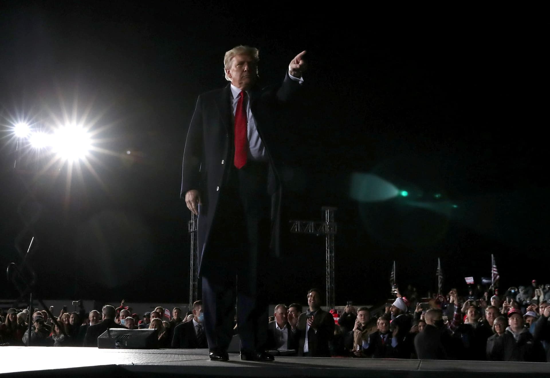 Trump Blasts Niece’s ‘Conspiracy Theories’ as He Seeks Fraud Lawsuit’s Dismissal