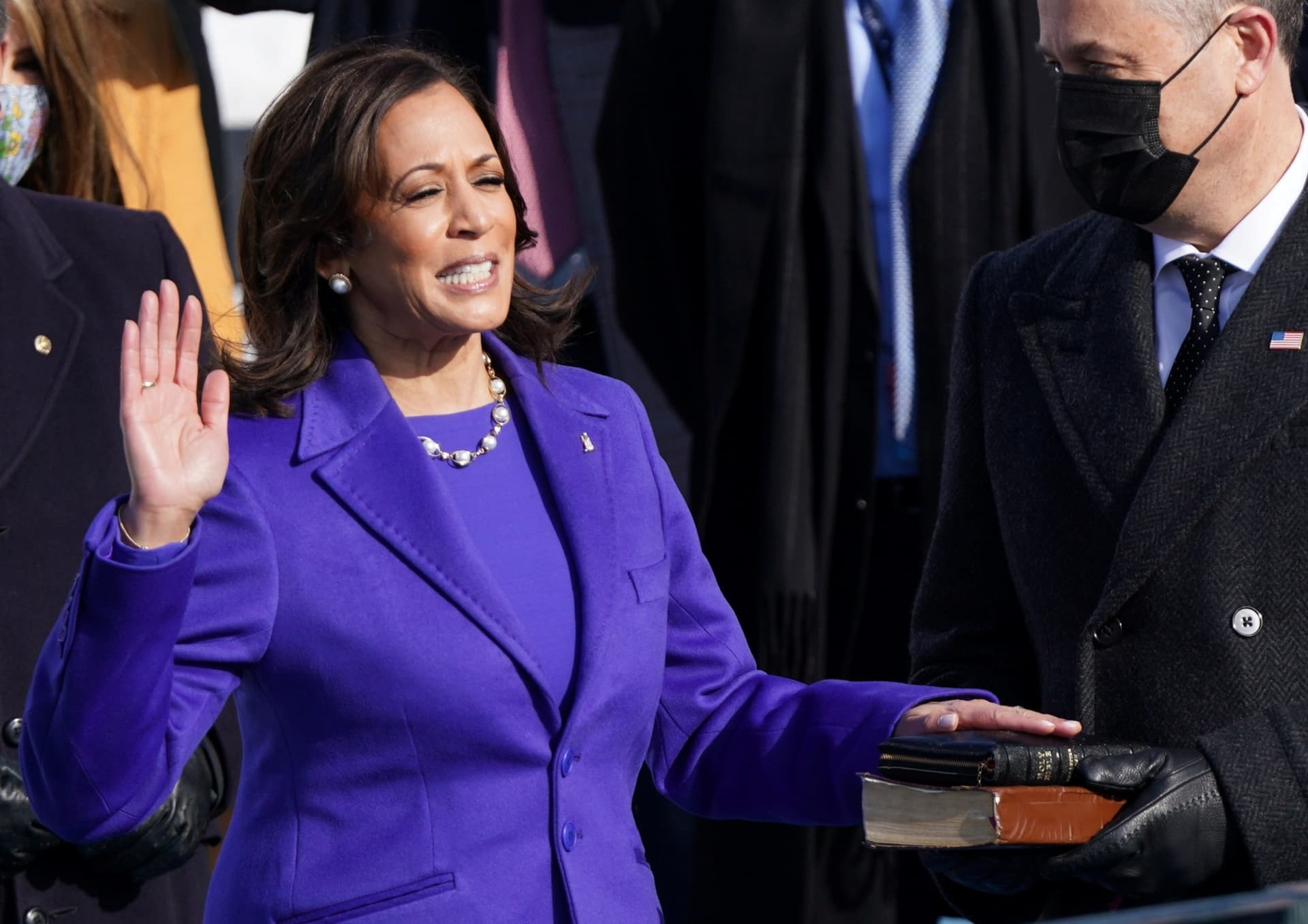 Hillary Clinton Praises Vice President Harris’s Swearing-in: ‘Historical and Amazing’