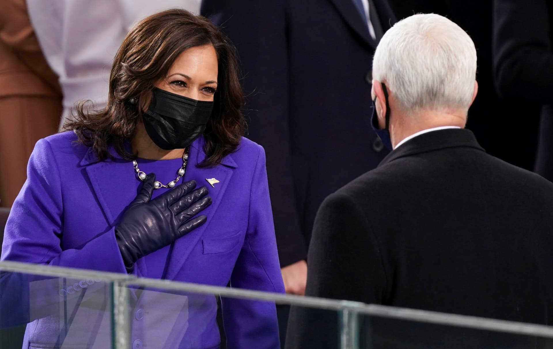 Trumpās Vice President Pence Applauds Successor at Inauguration