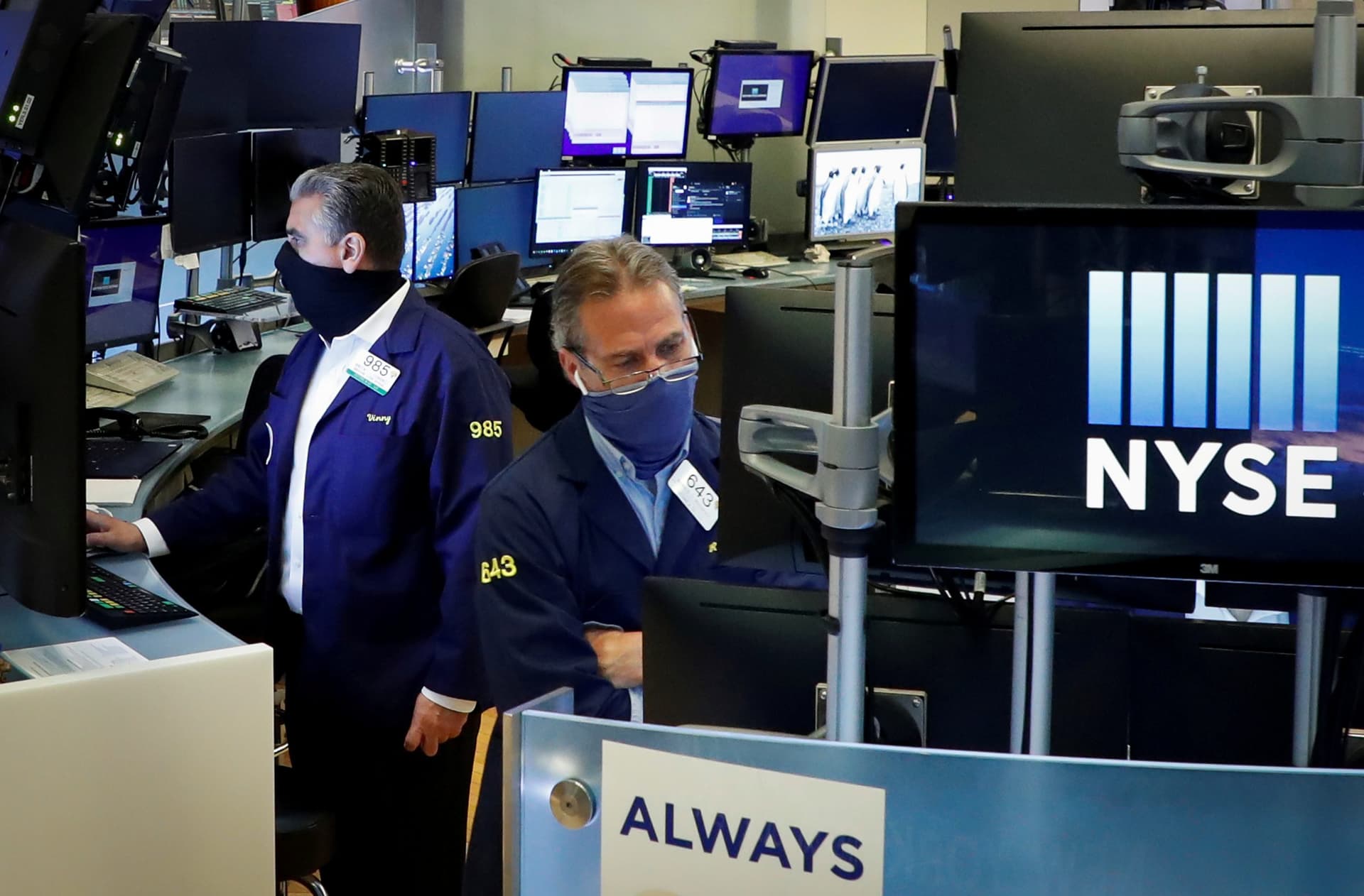 Wall St. Rebounds as Earnings Heat up, Short Worries Cool