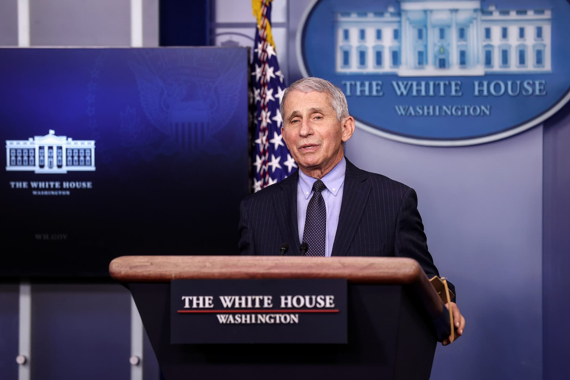 Fauci Reveals He Is āNot Convincedā COVID-19 Developed Naturally