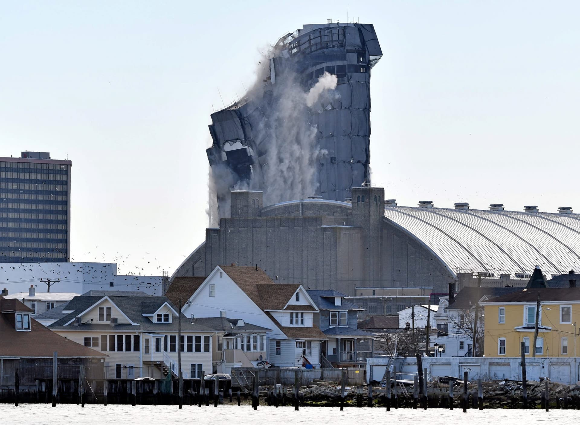 On Jersey Shore, Crumbling Trump Plaza Hotel Is Demolished