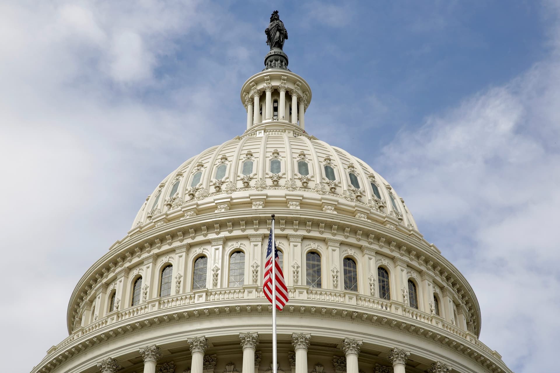 Multiple Buildings Evacuated Amid ‘Active Bomb Threat’ Near US Capitol