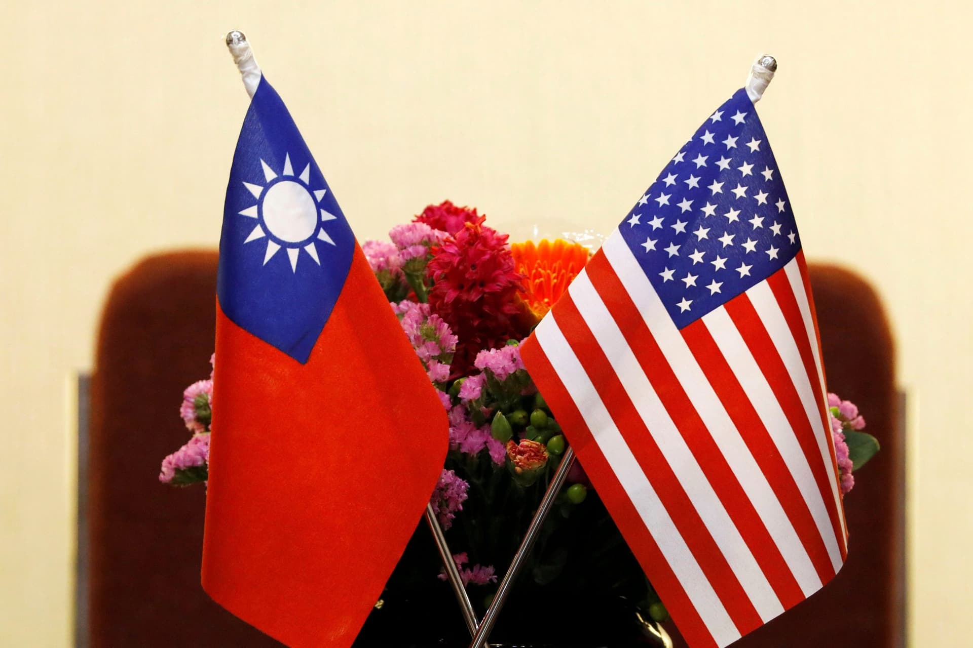 Biden Sends Unofficial Delegation to Taiwan in âPersonal Signalâ