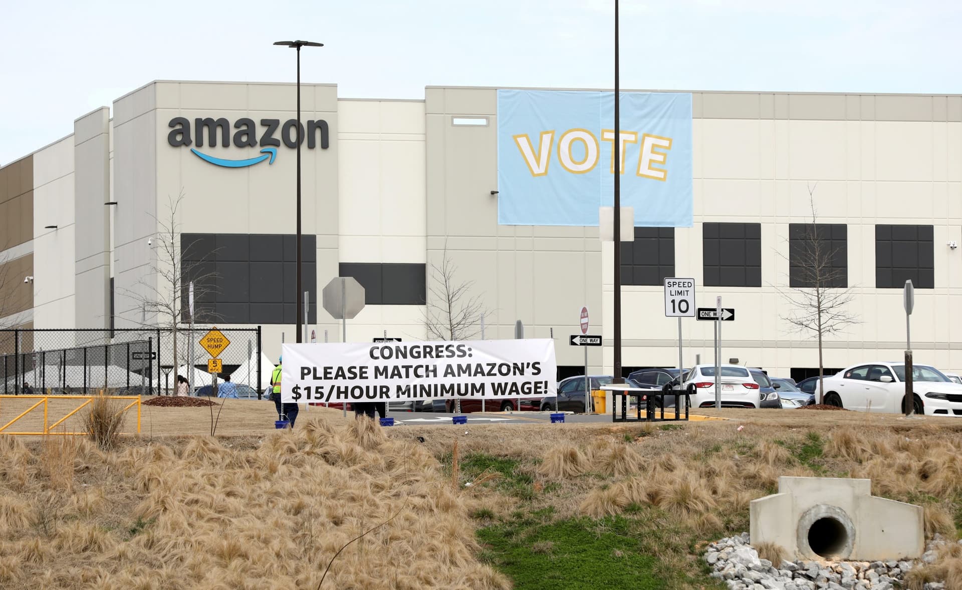 US Labor Board Says Evidence Presented by Union in Amazon Vote âCould Be Grounds for Overturning Electionâ
