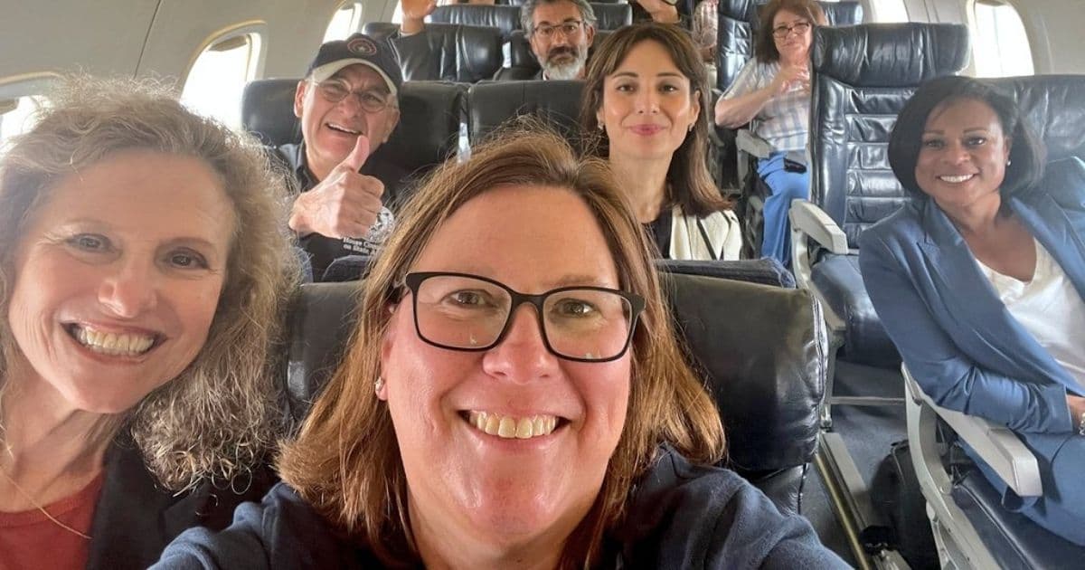 1 Week After Boarding Crowded Plane To Flee State Unmasked, Texas Dem Calls for Return of Mandates