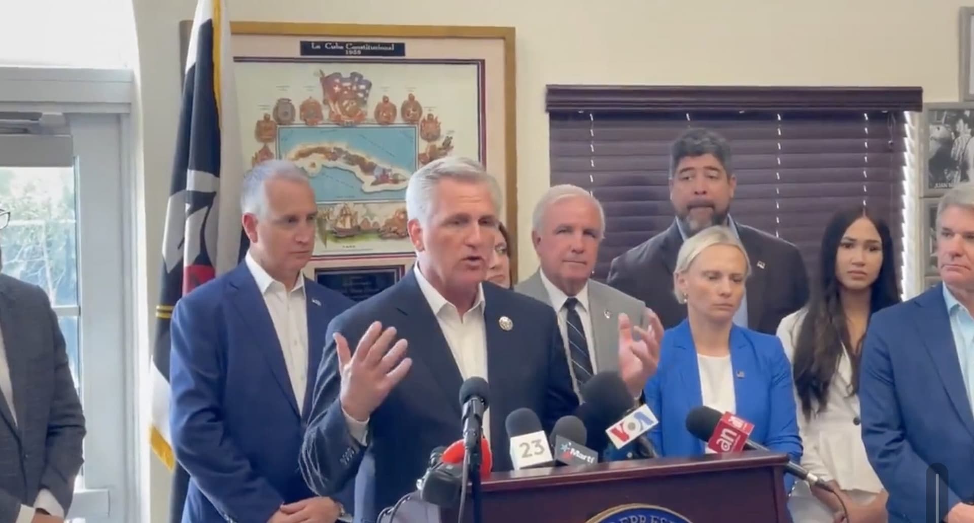 Journalist: Congressional Staffer āHad 4 Cops Pick Me Up and Drag Me Fromā McCarthy Presser