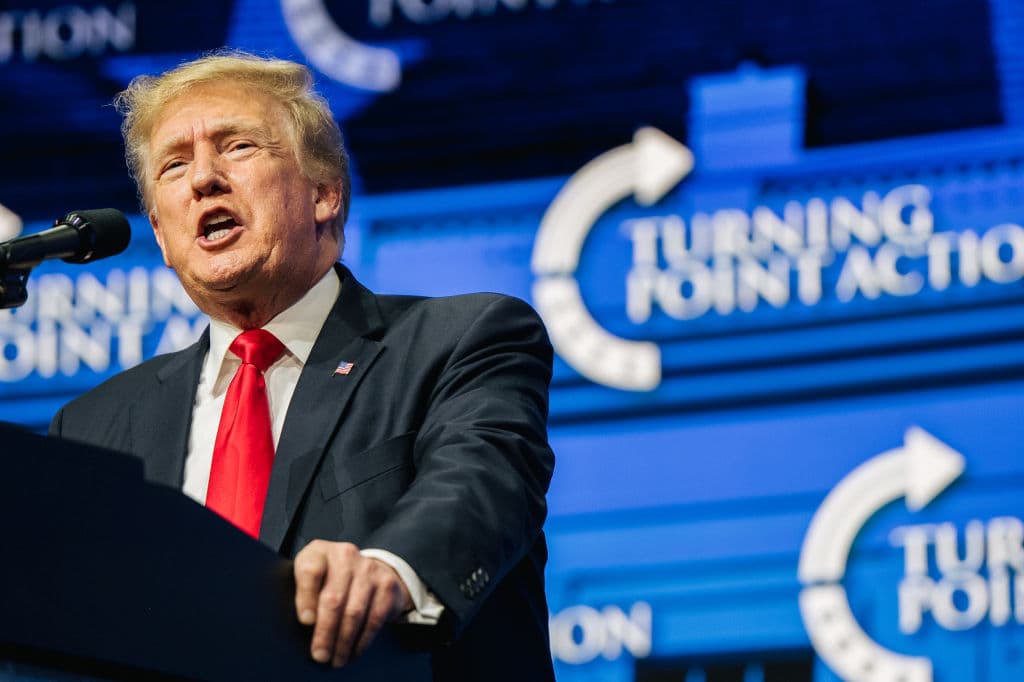 Alex Jones Claims He Will âDish Dirtâ on Trump for Touting COVID Vaccines